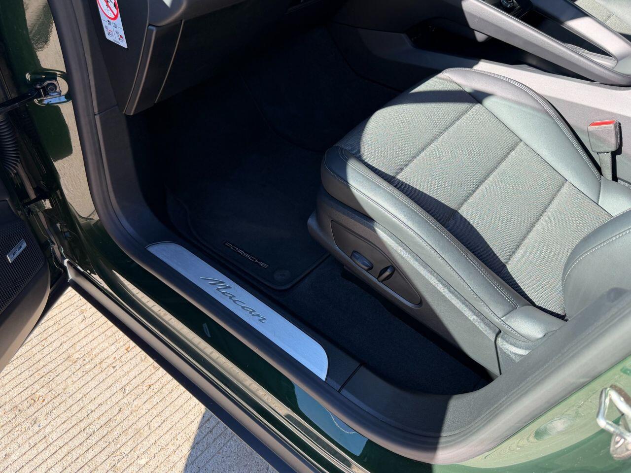 Porsche Macan view 28