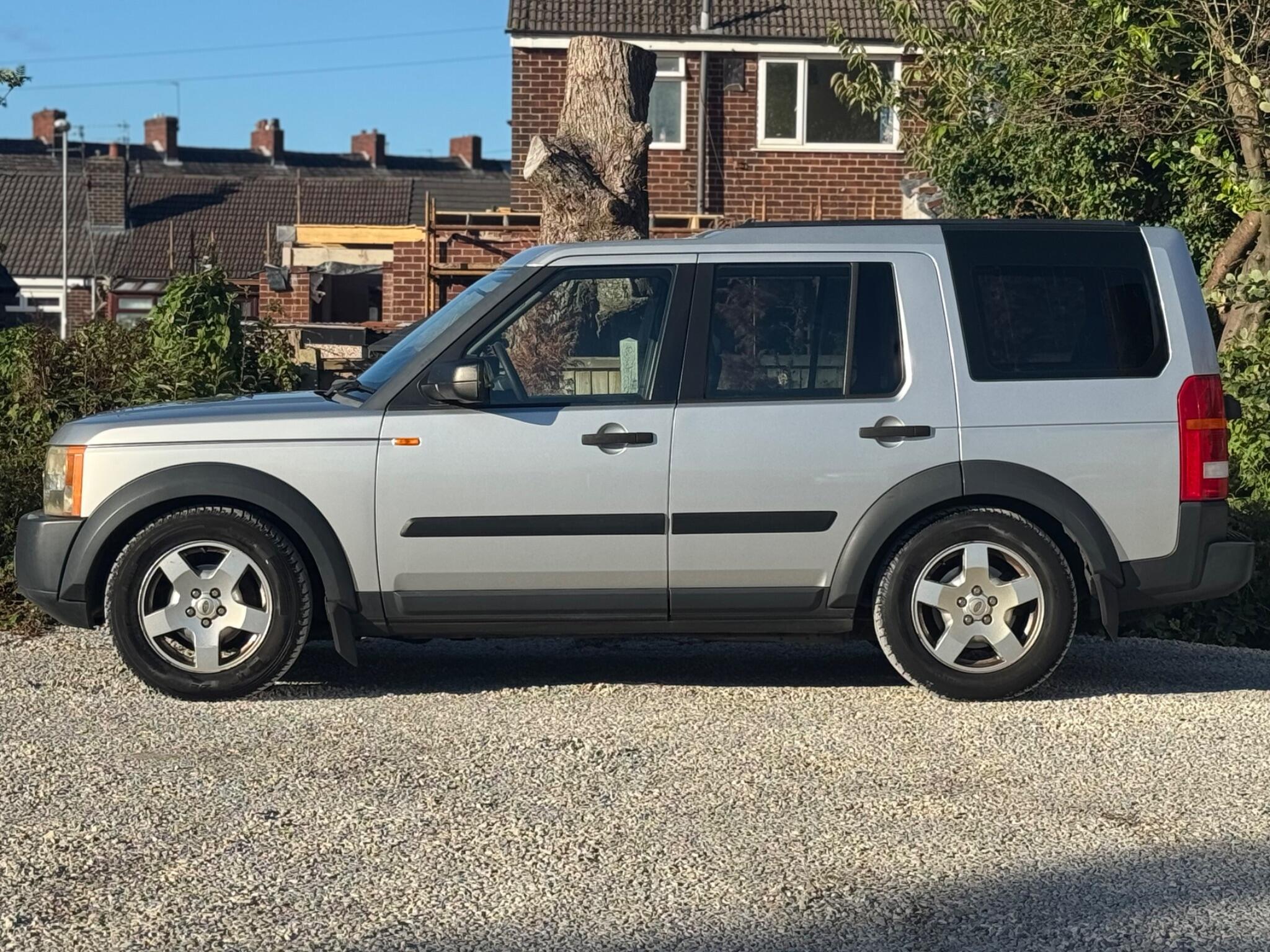 Land Rover Discovery view 13