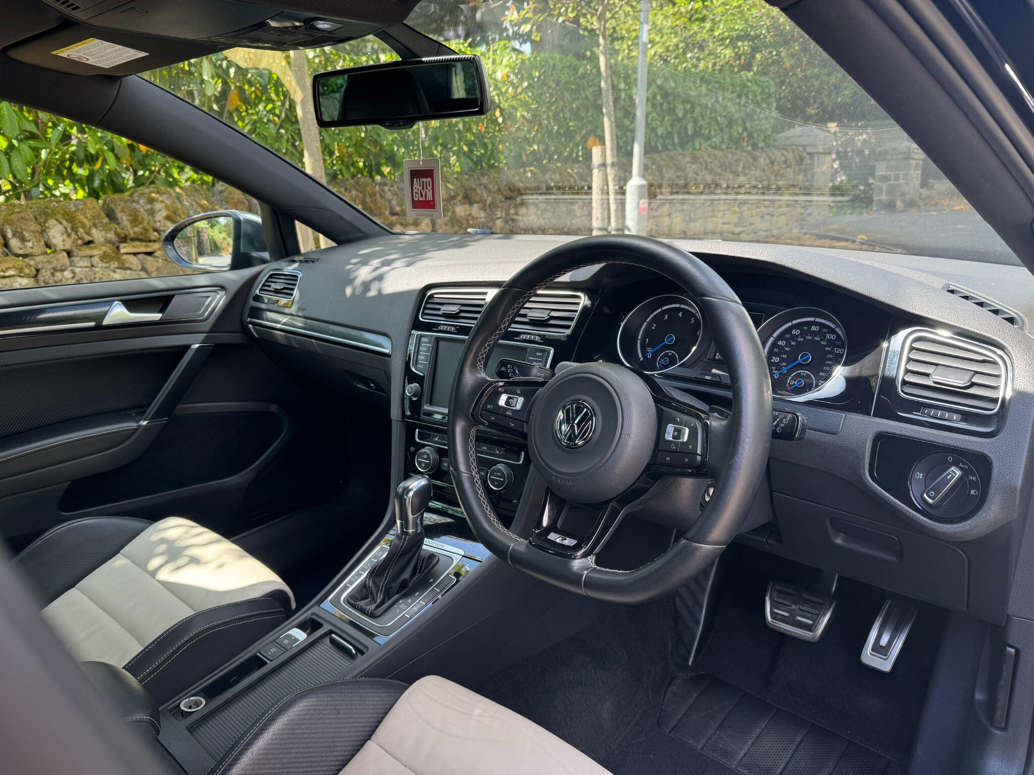 Volkswagen Golf view 19
