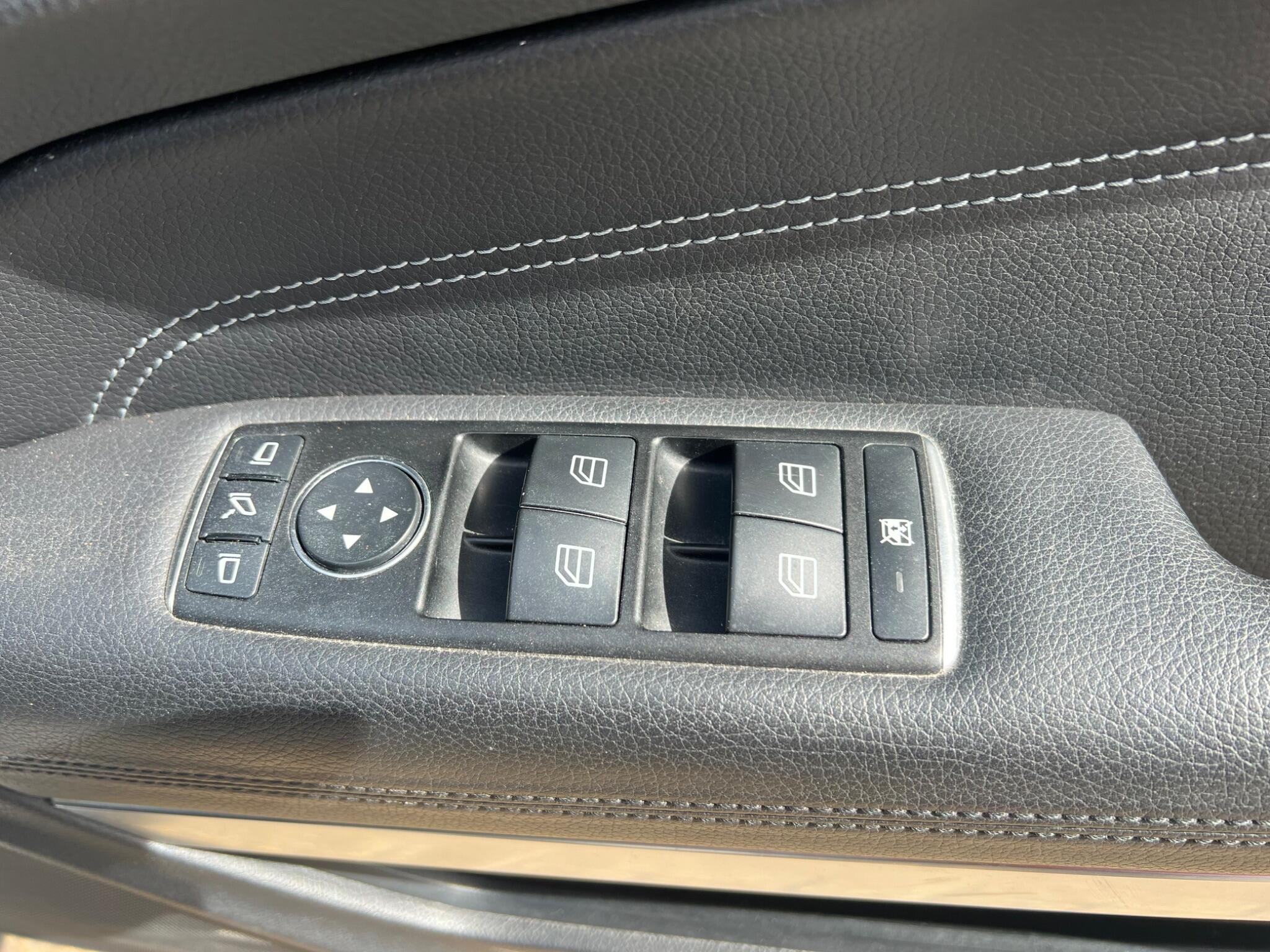 Mercedes-Benz E-Class view 53