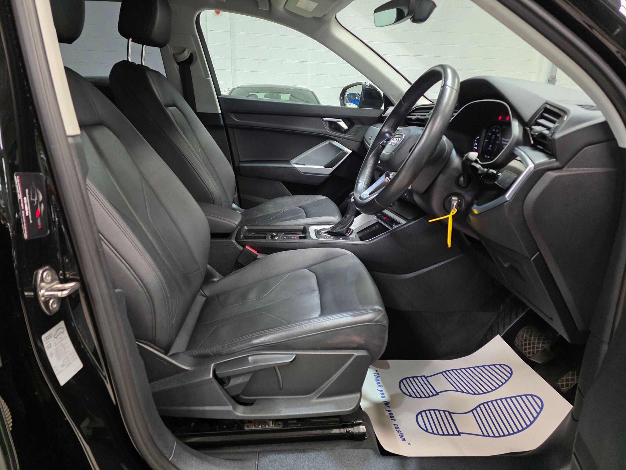 Audi Q3 view 6