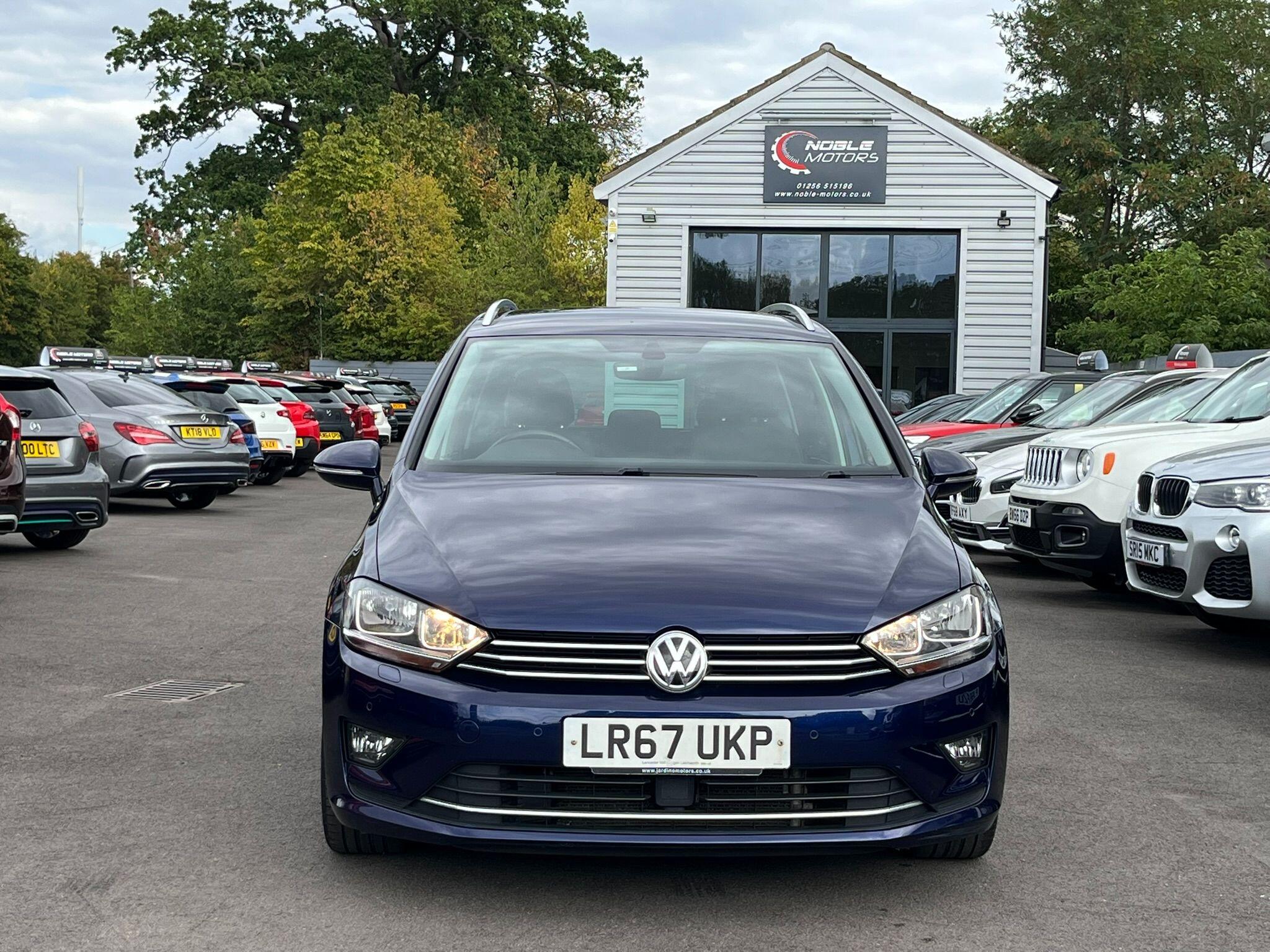 Volkswagen Golf SV view 2