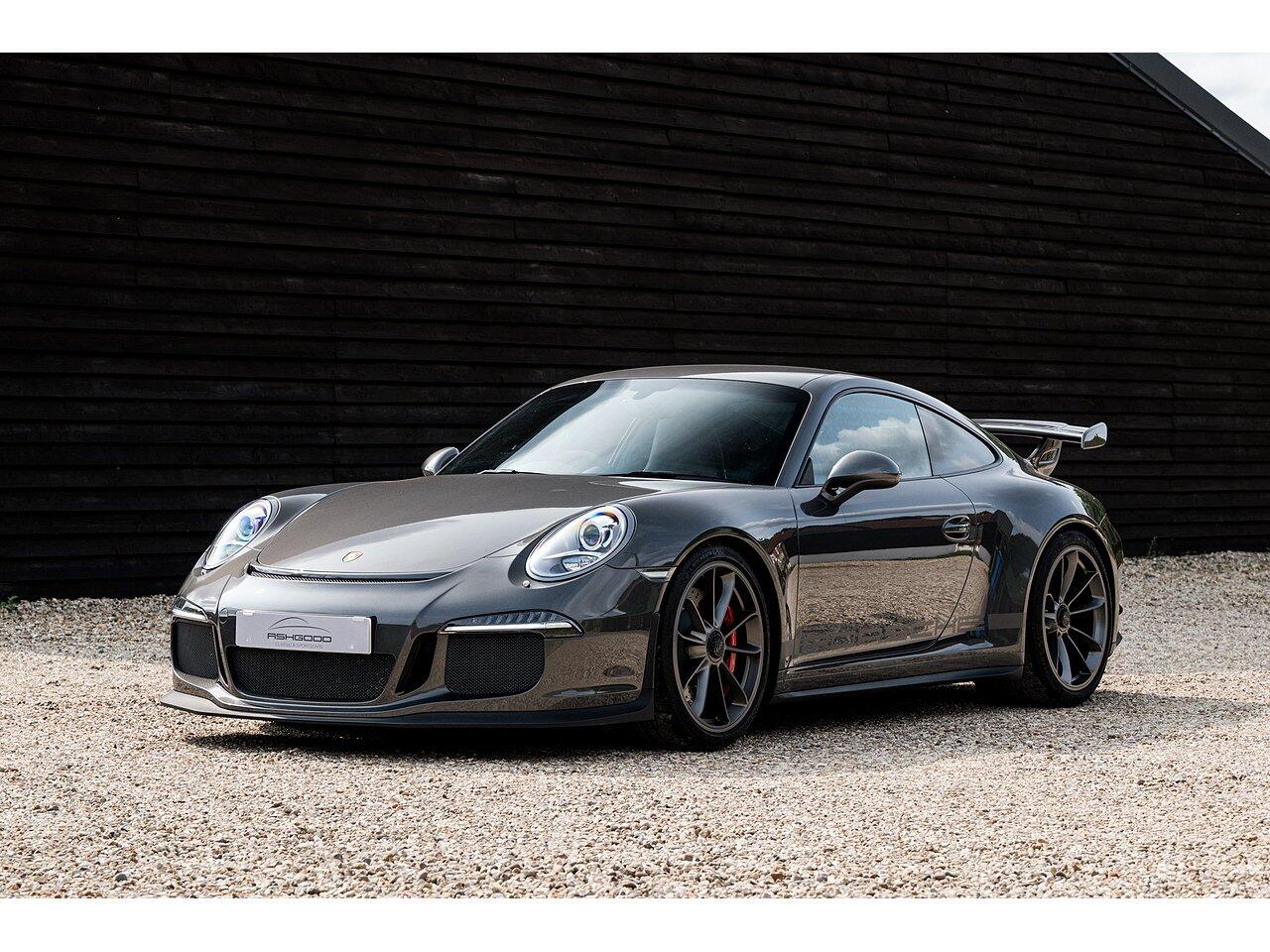 Porsche 911 view 6