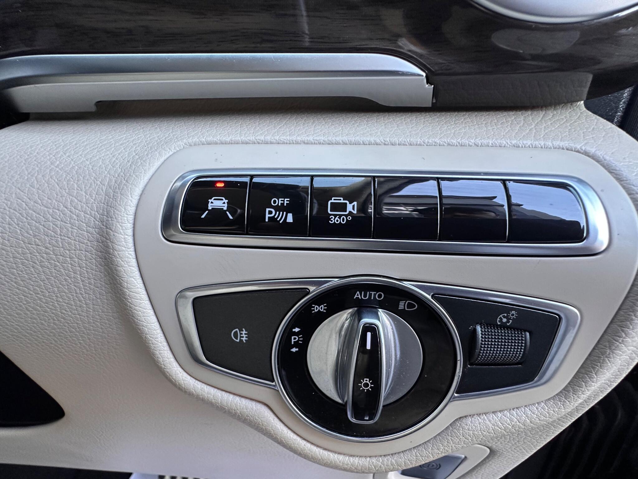 Mercedes-Benz V-Class view 13