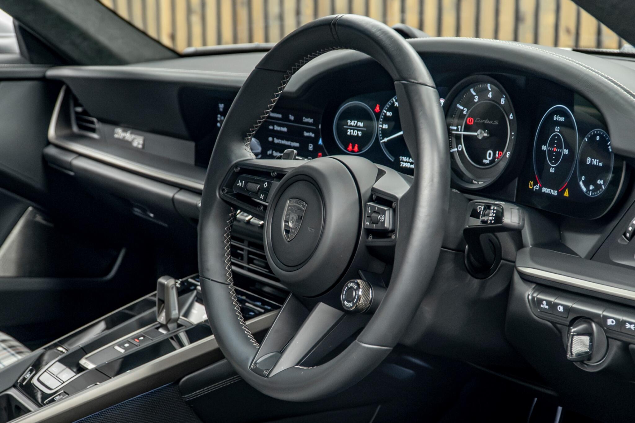 Porsche 911 view 29
