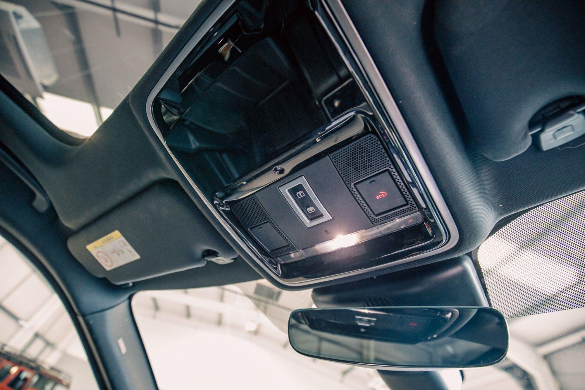 Land Rover Range Rover Velar view 22