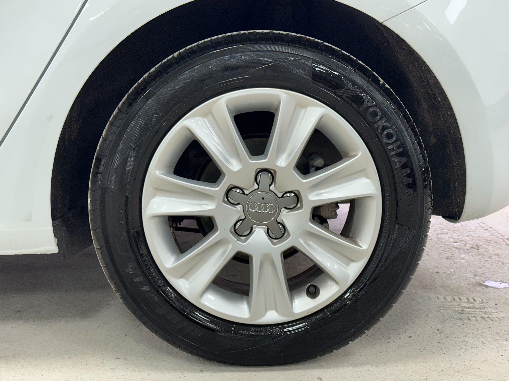 2014 Audi A1 image 38