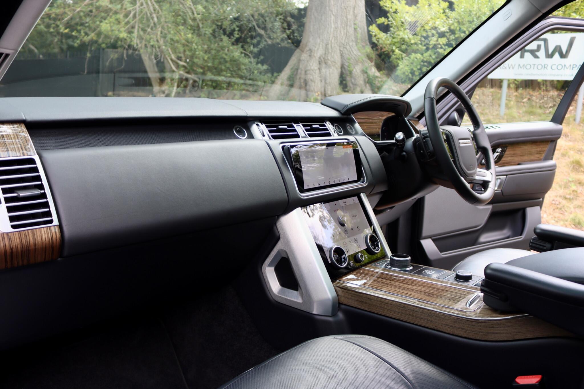 Land Rover Range Rover view 3