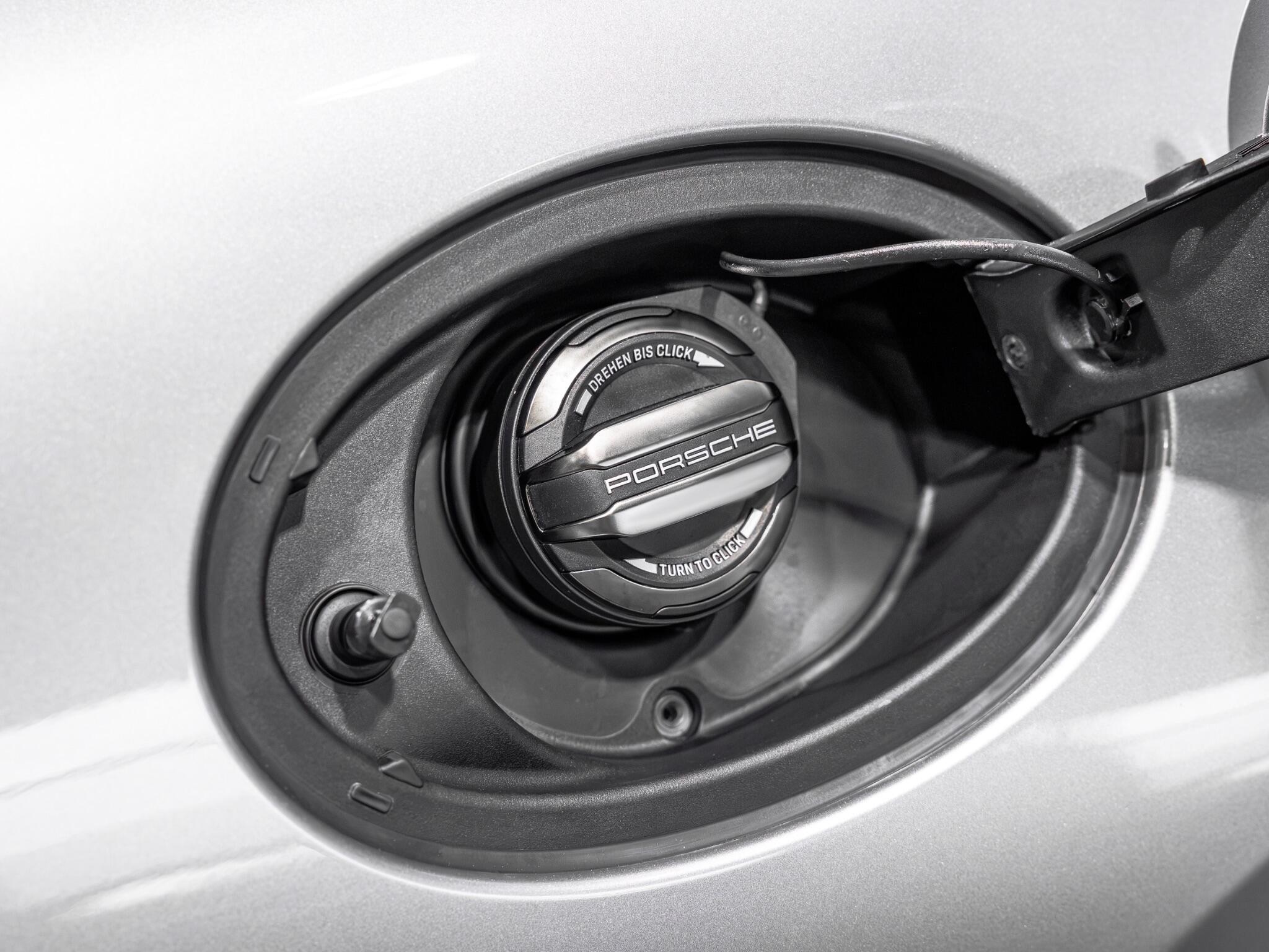 Porsche 911 view 16