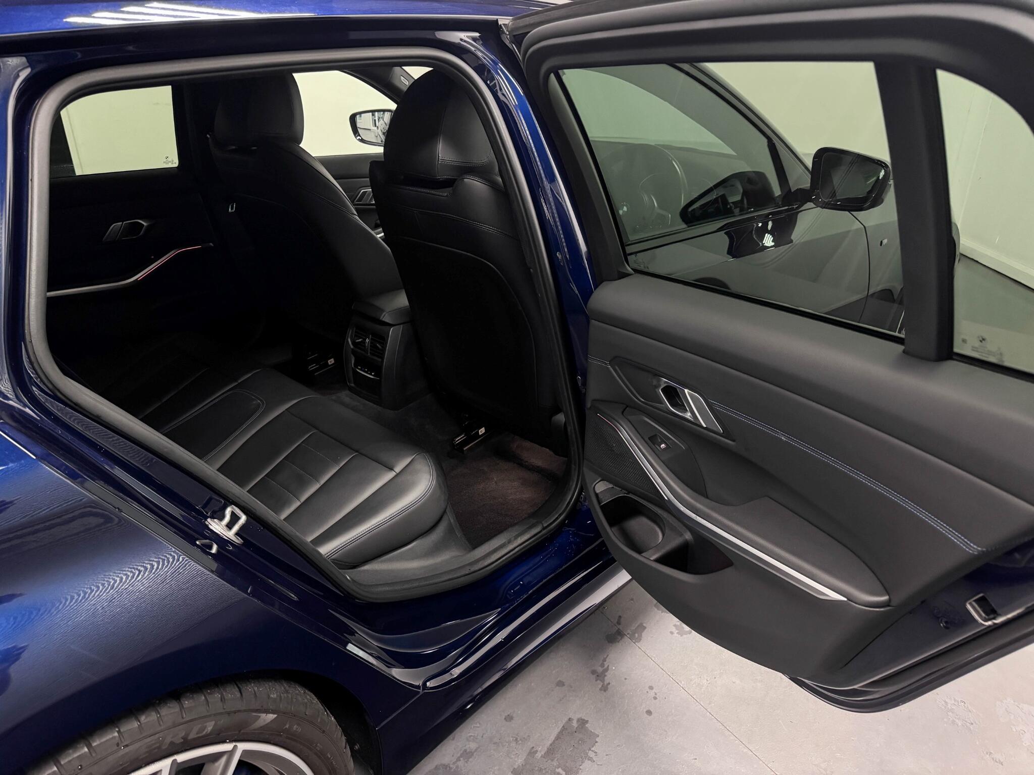BMW 3 Series view 30