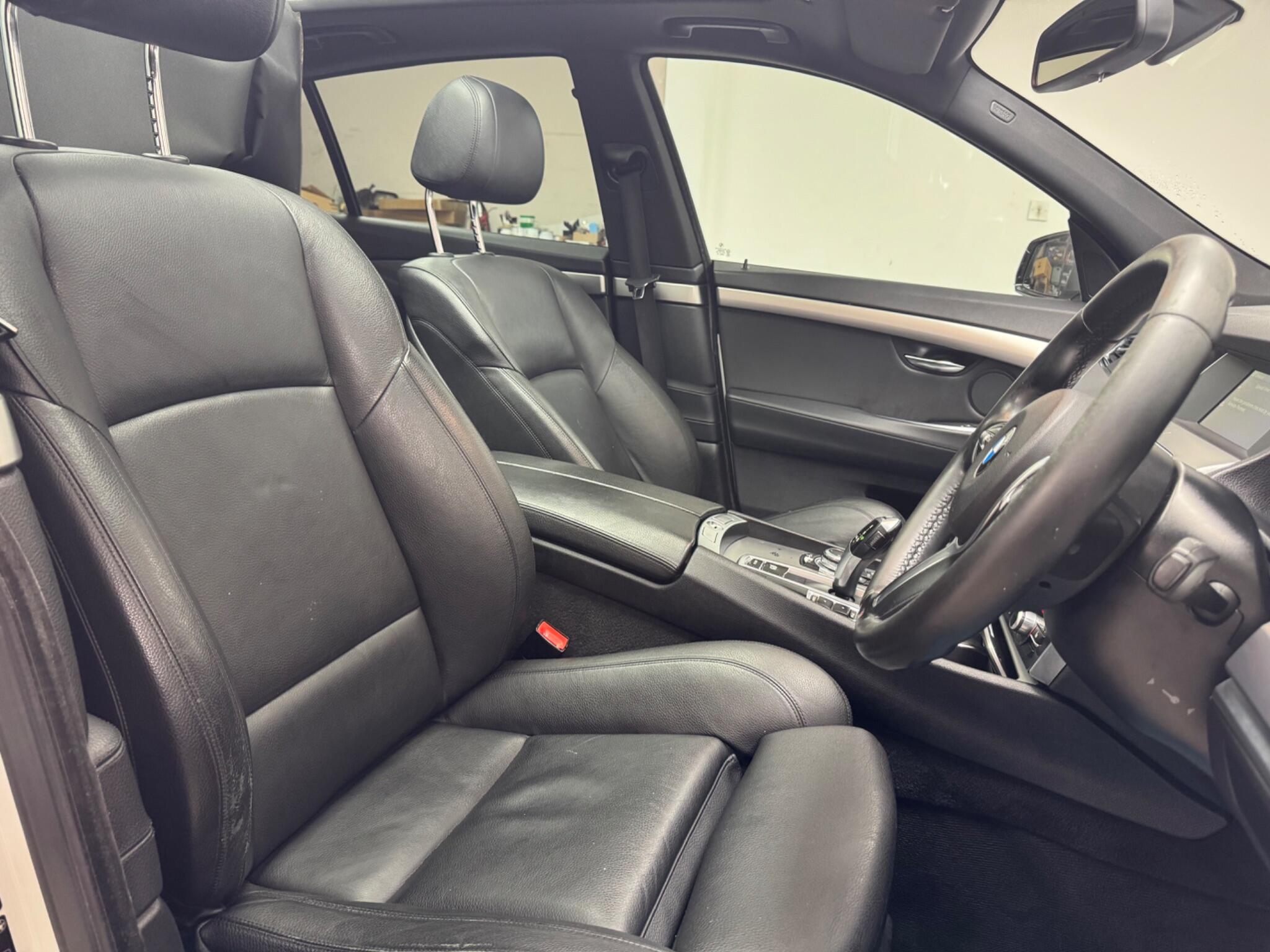 BMW 5 Series view 9