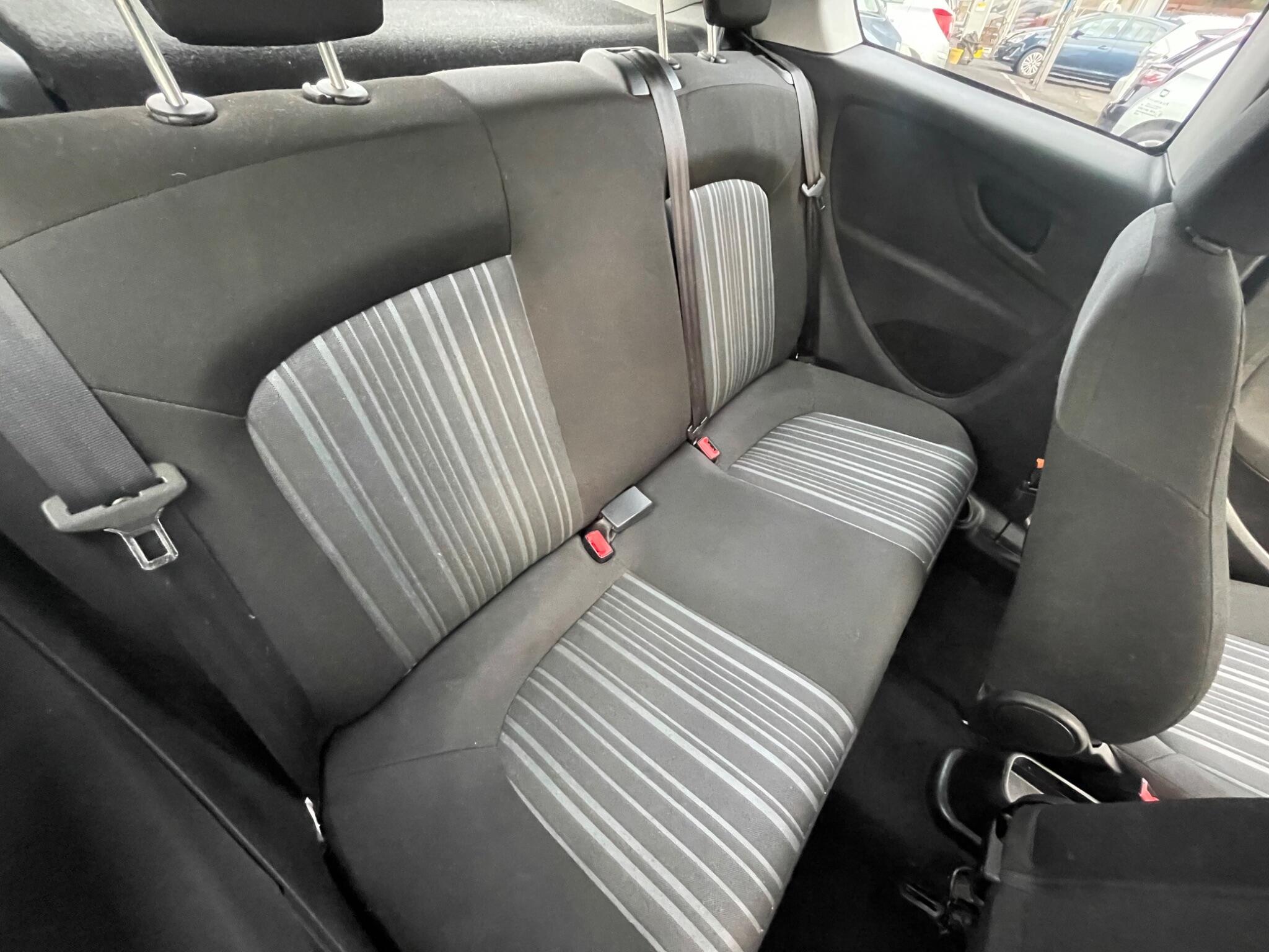 2011 Fiat Punto Evo image 28