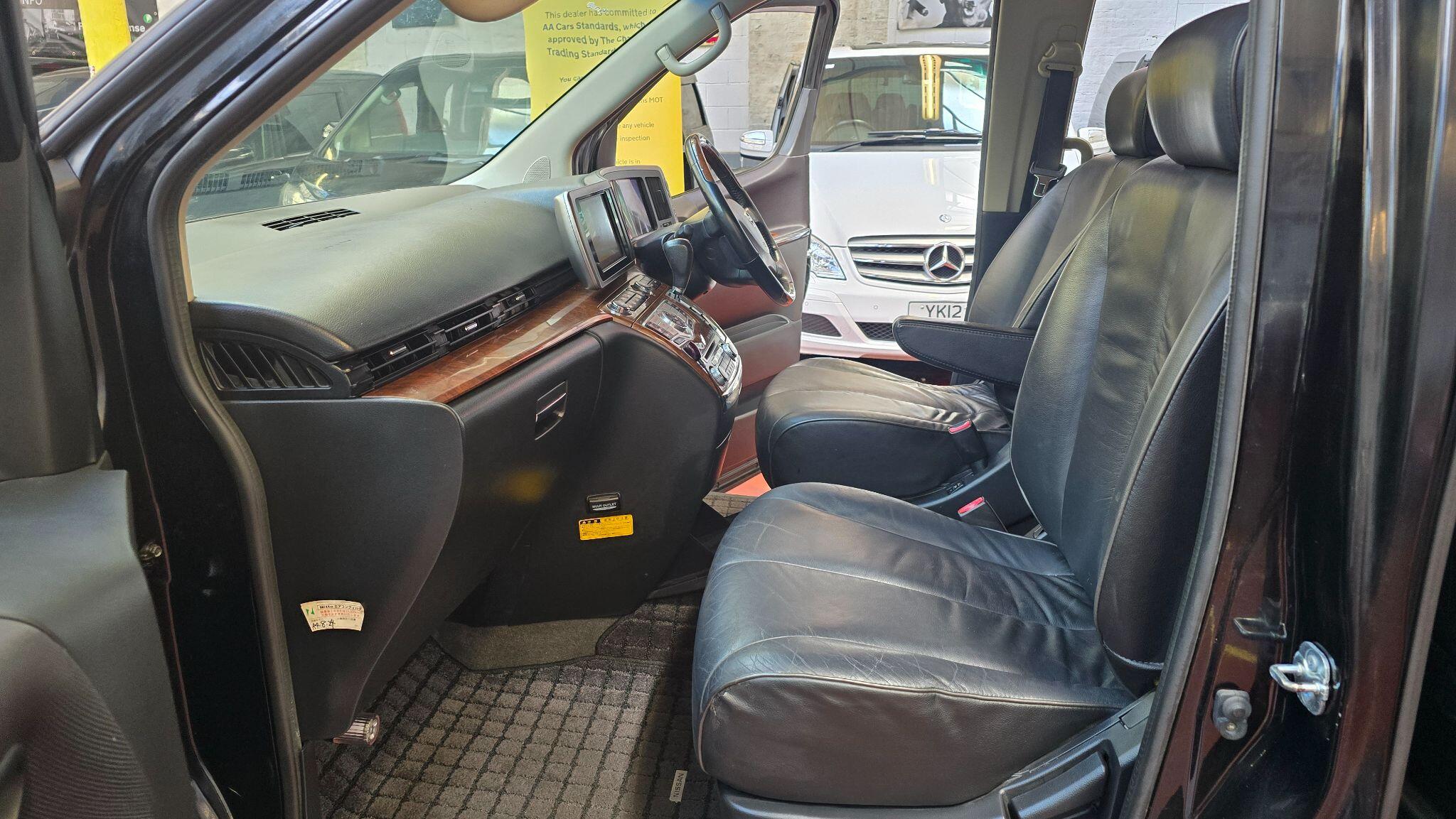 Nissan Elgrand view 4