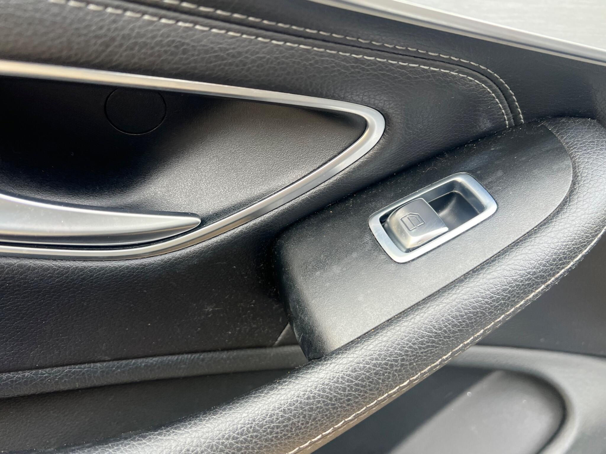 Mercedes-Benz C-Class view 31