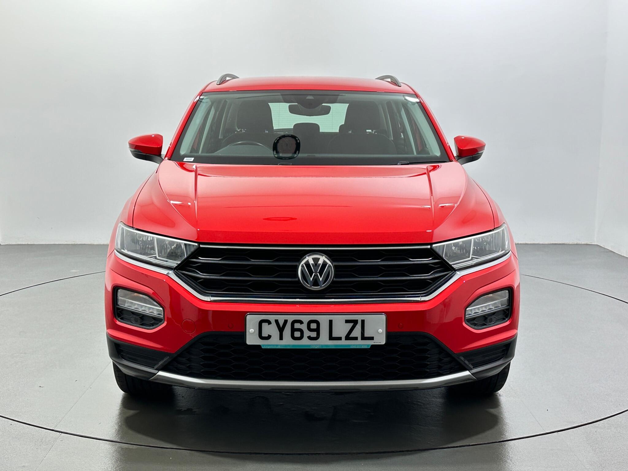 Volkswagen T-Roc view 3