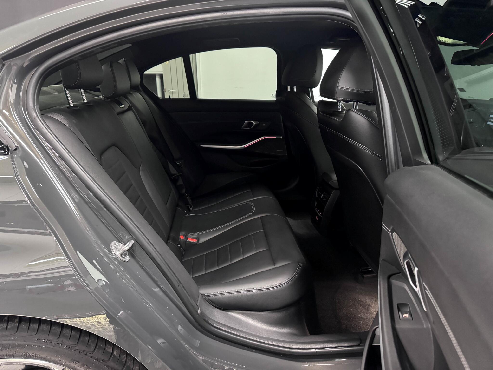 BMW 3 Series view 8