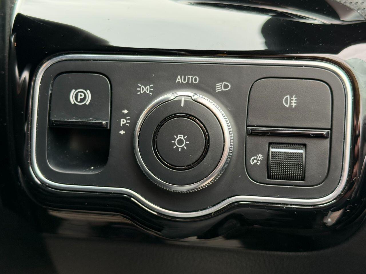 Mercedes-Benz CLA view 43