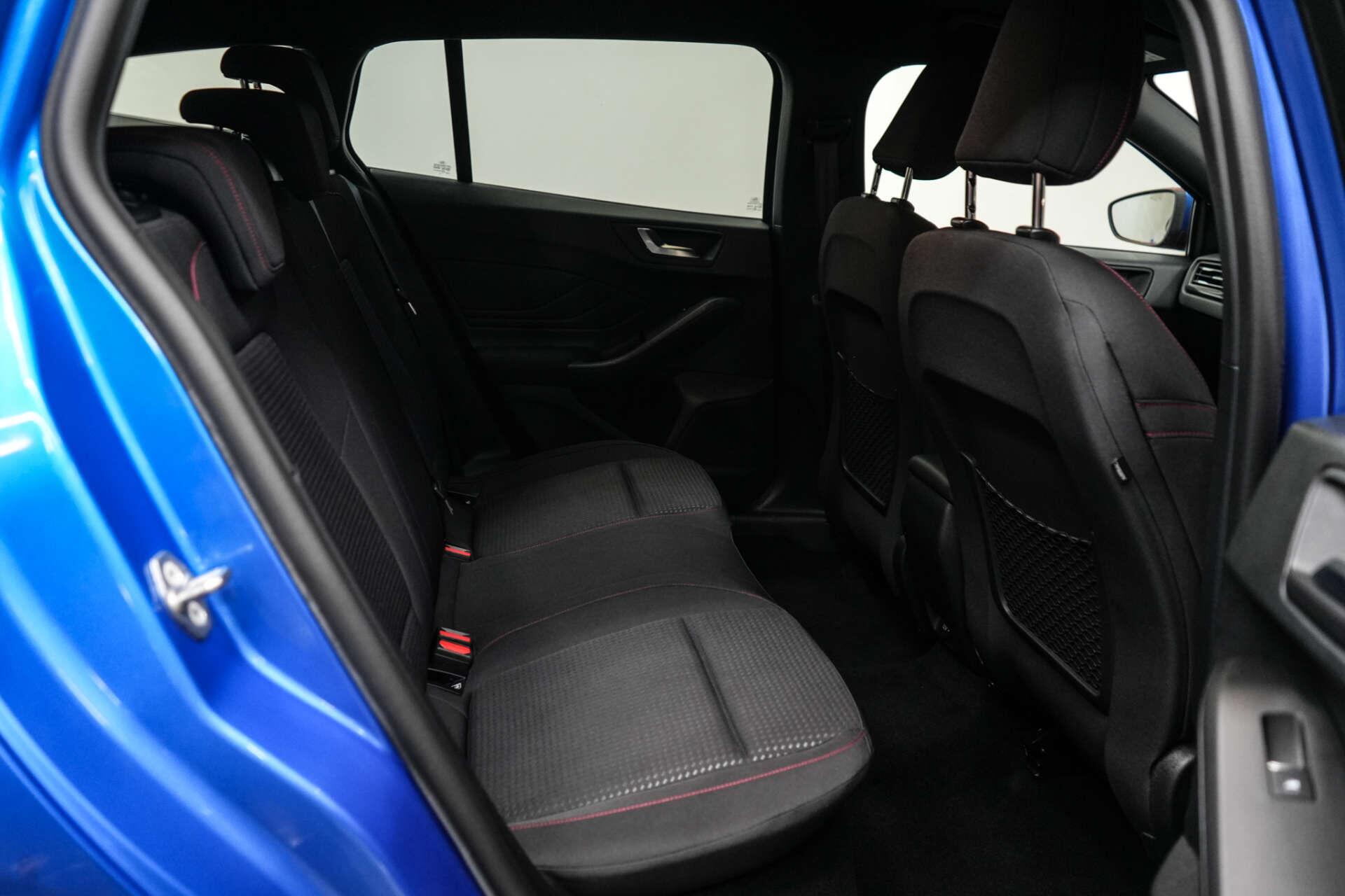 Ford Focus view 20