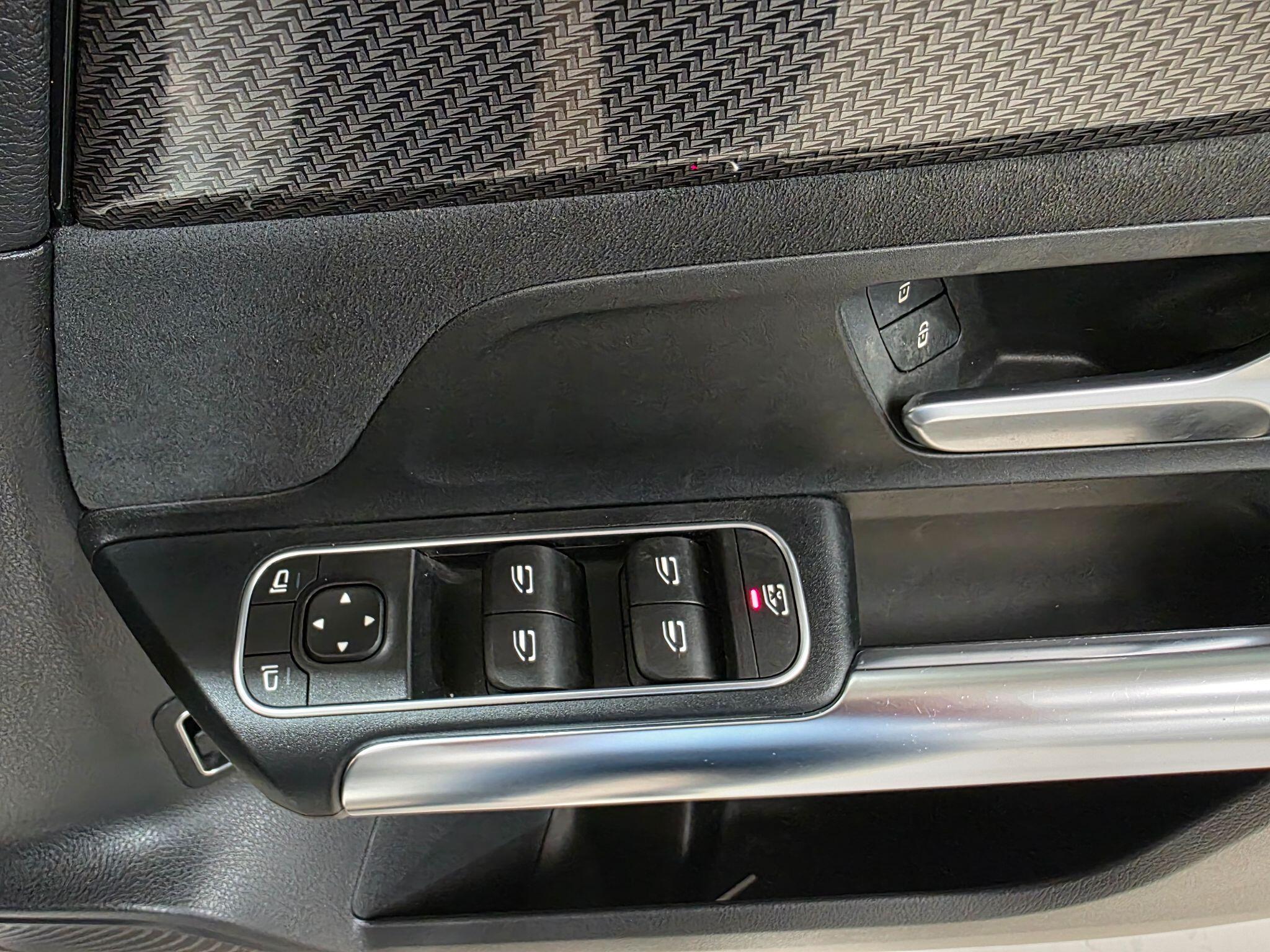 Mercedes-Benz Gla view 13
