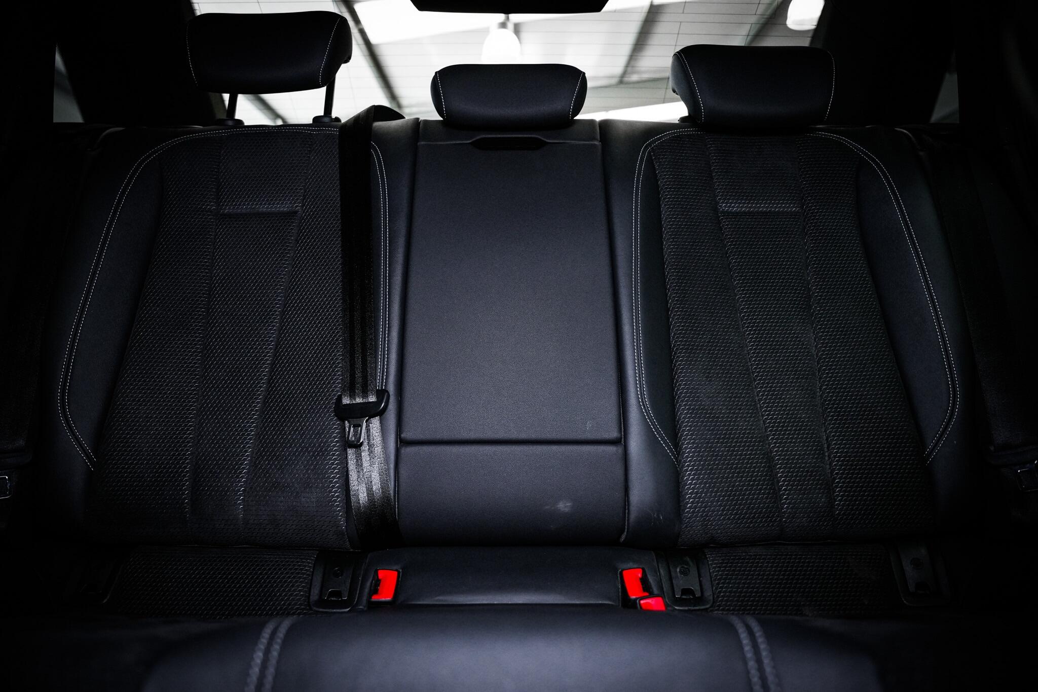 Audi A4 view 24