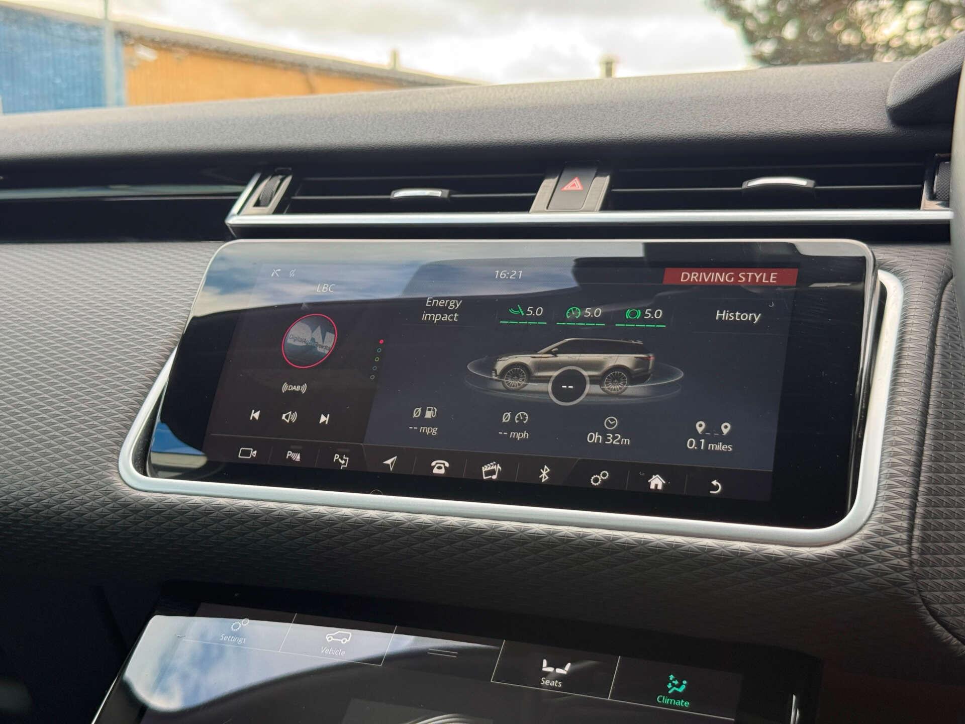Land Rover Range Rover Velar view 67