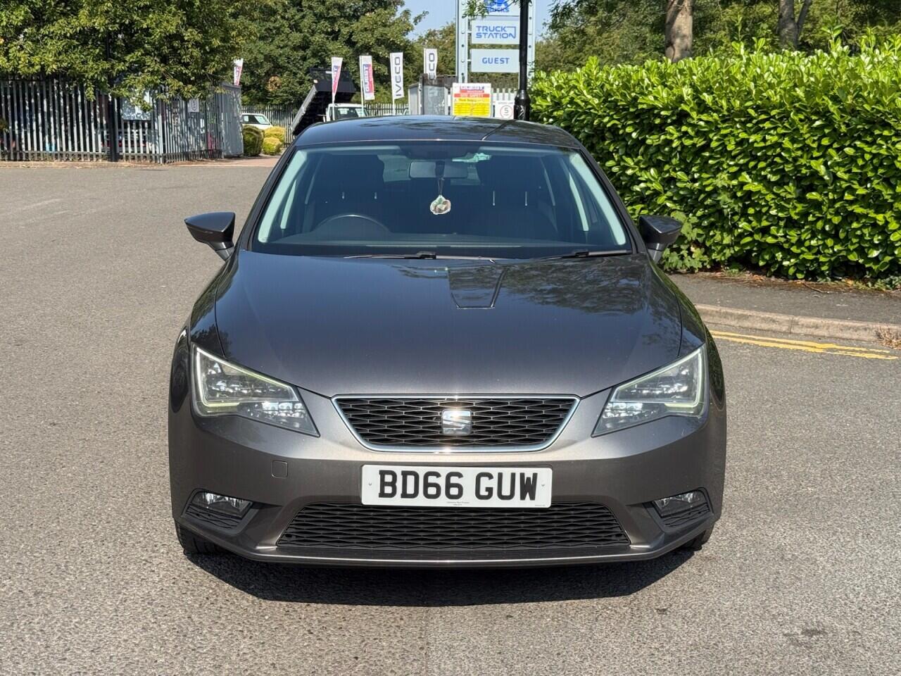Seat Leon Leon view 2