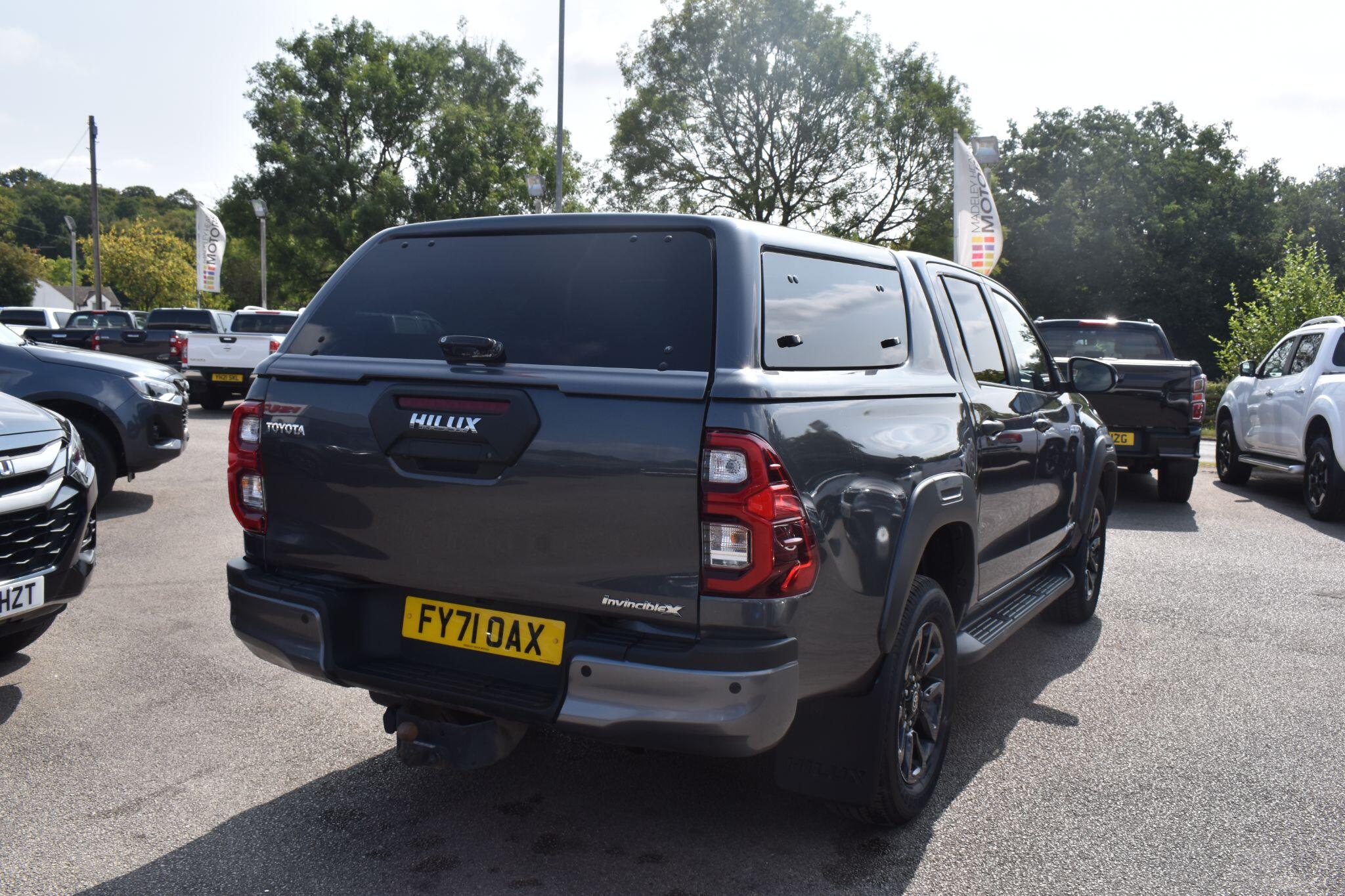 Hilux - 2.8 D-4D Invincible X Auto 4WD Euro 6 (s/s) 4dr - Image 10