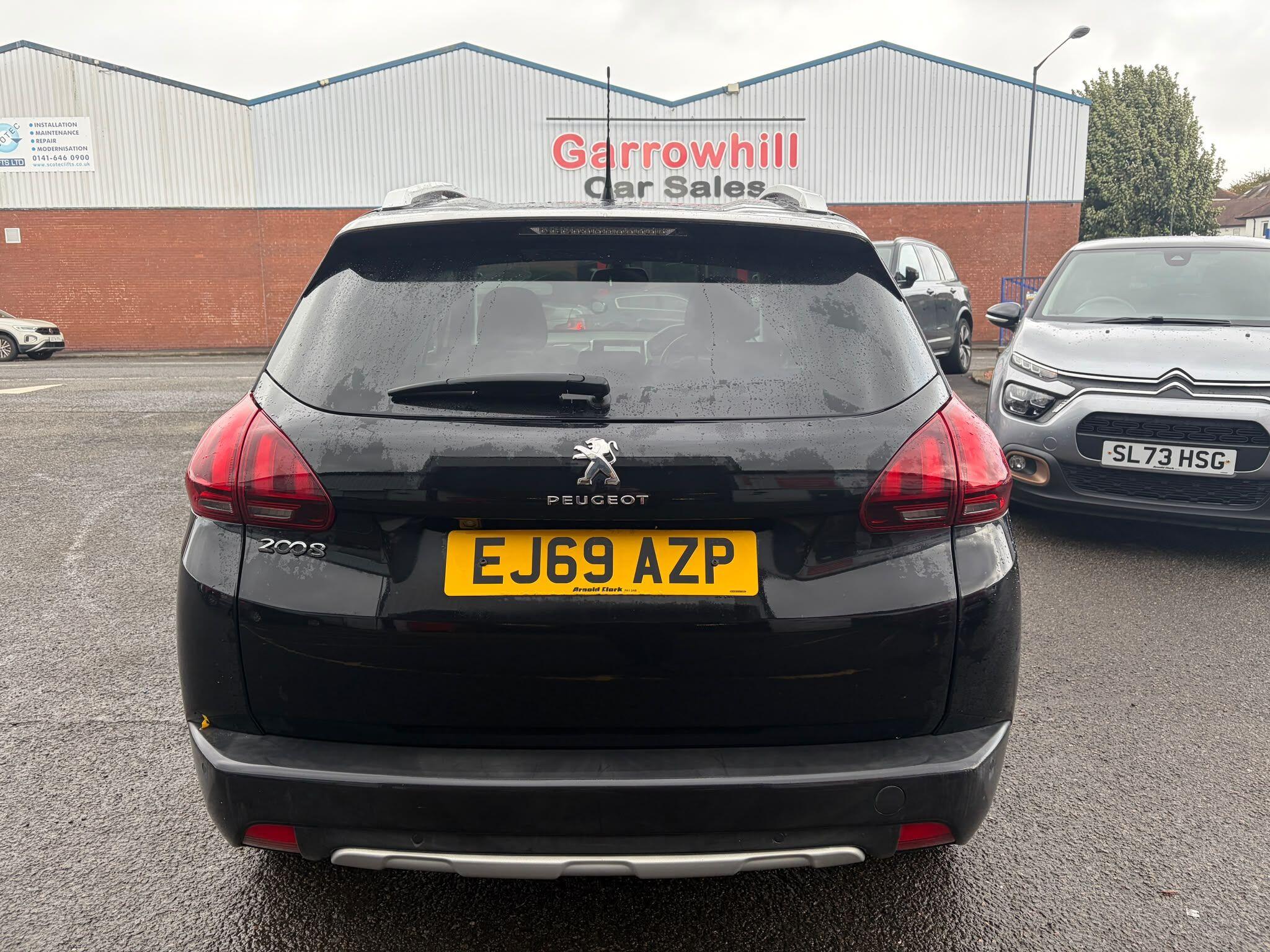 Peugeot 2008 view 4