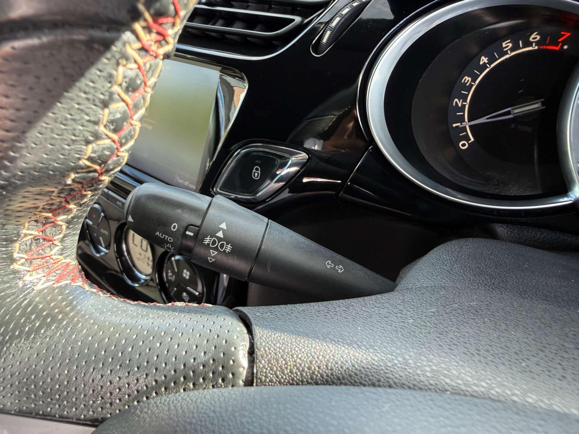 DS Automobiles DS 3 view 53