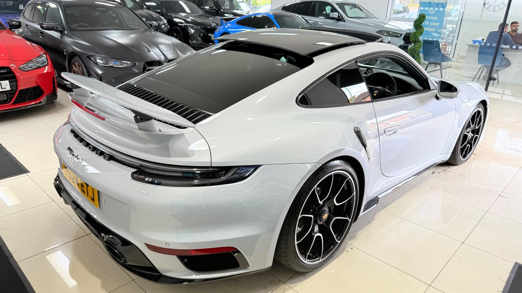 Porsche 911 view 64