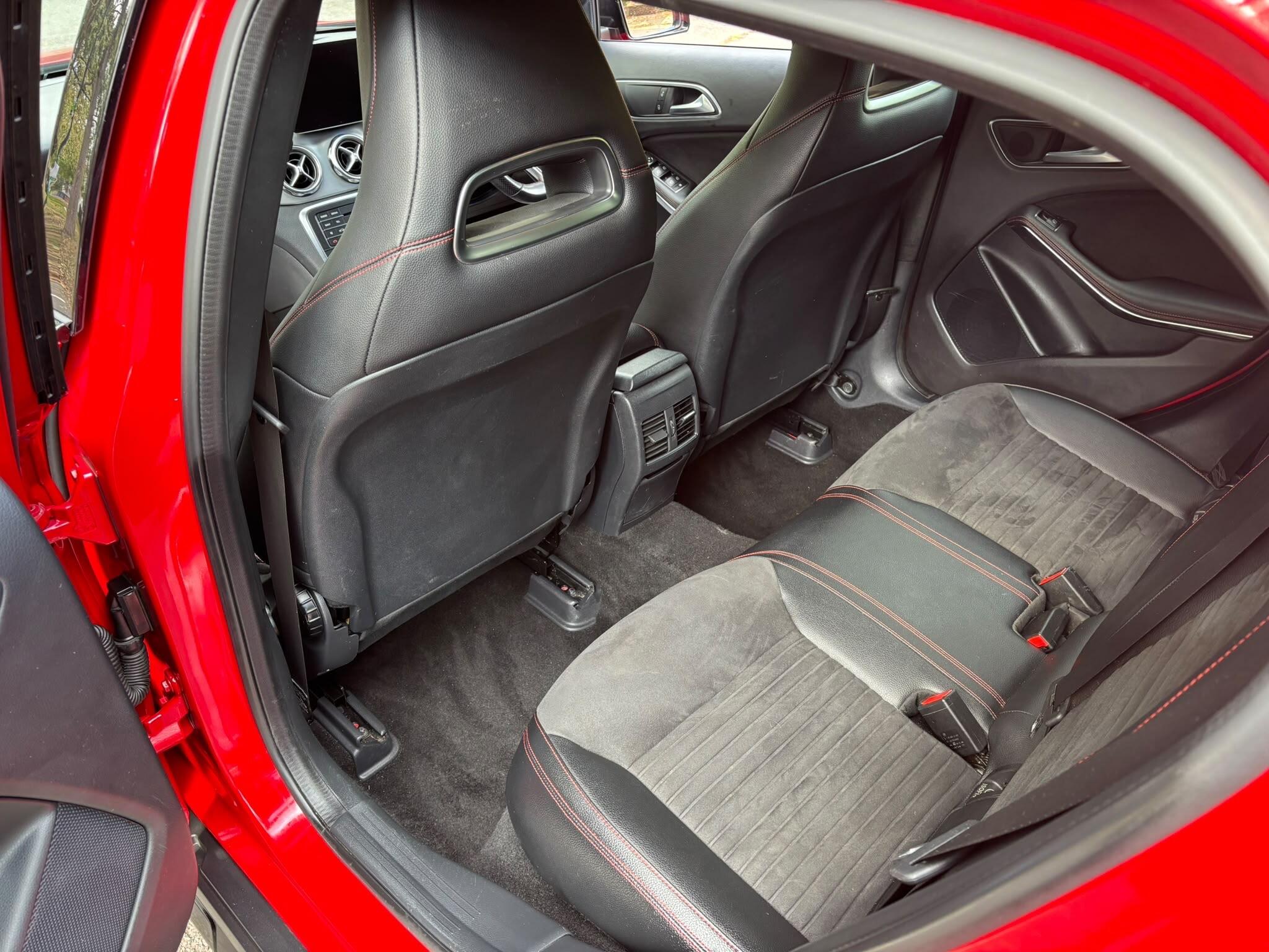 Mercedes-Benz Gla view 19