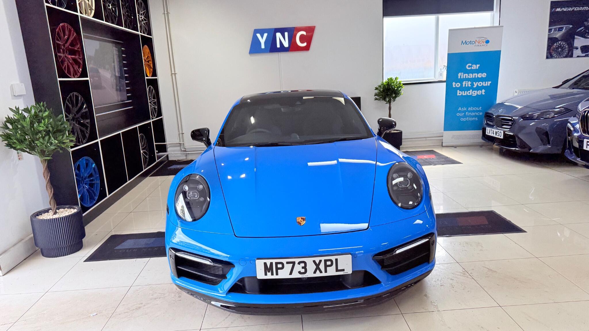 Porsche 911 view 5