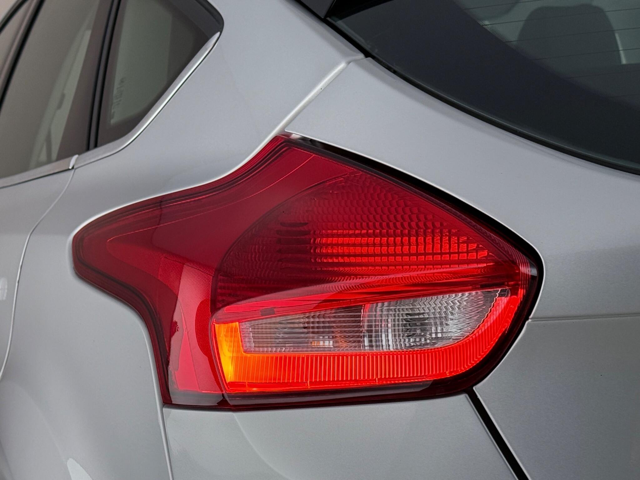 Ford Focus view 11