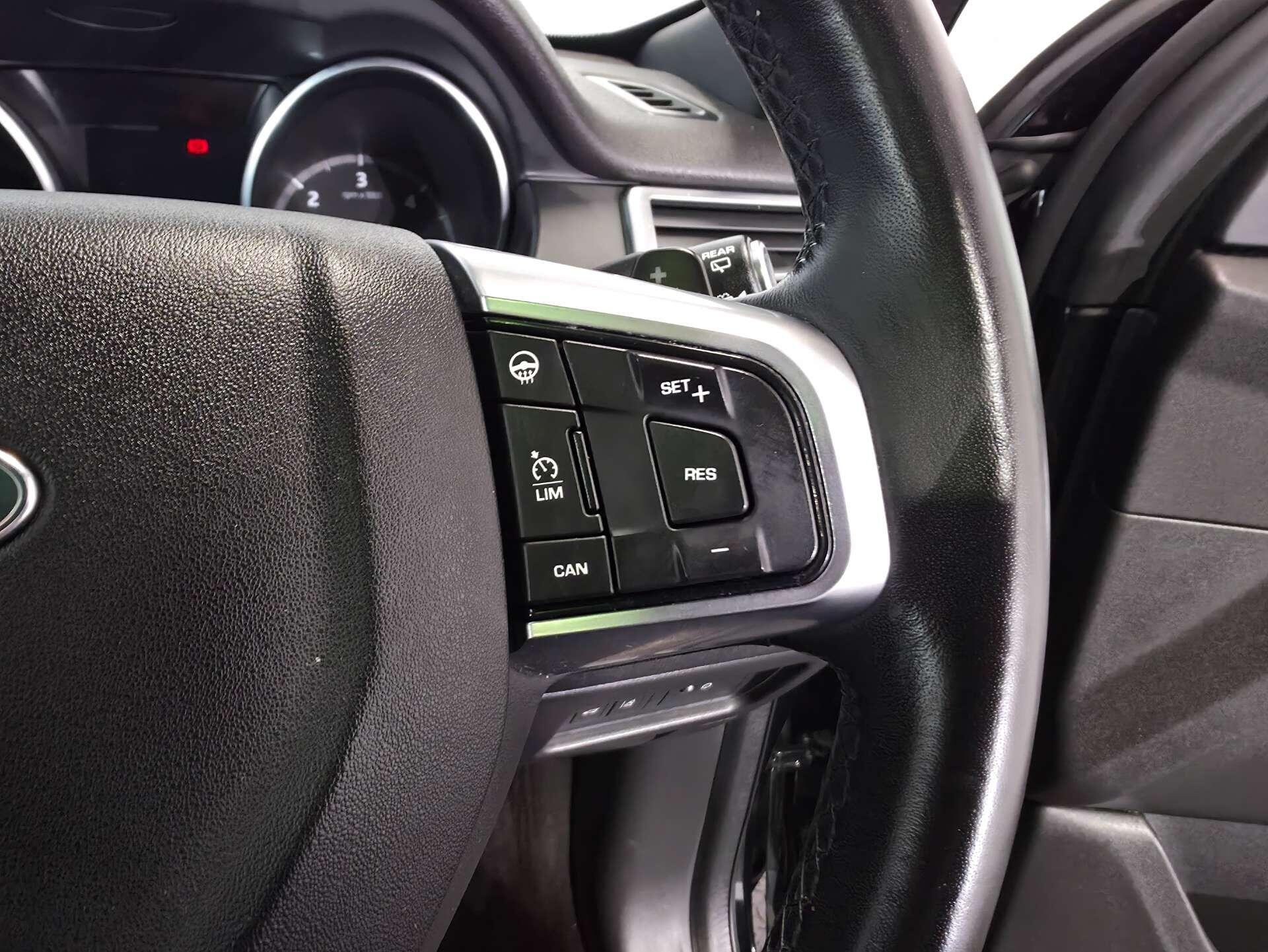 Land Rover Discovery Sport view 38