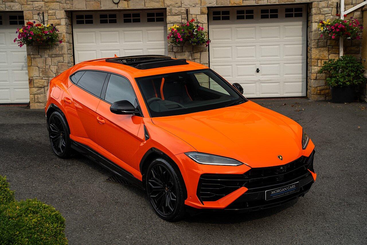 Lamborghini Urus view 98