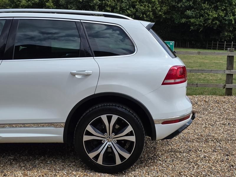2015 Volkswagen Touareg image 12