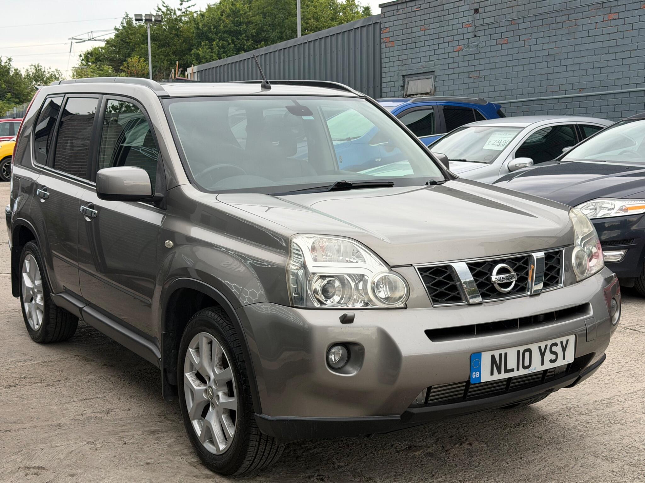 Nissan X-Trail view 3