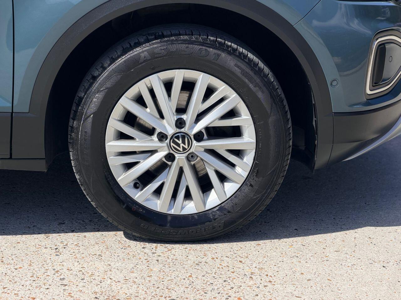 Volkswagen T-Roc view 14