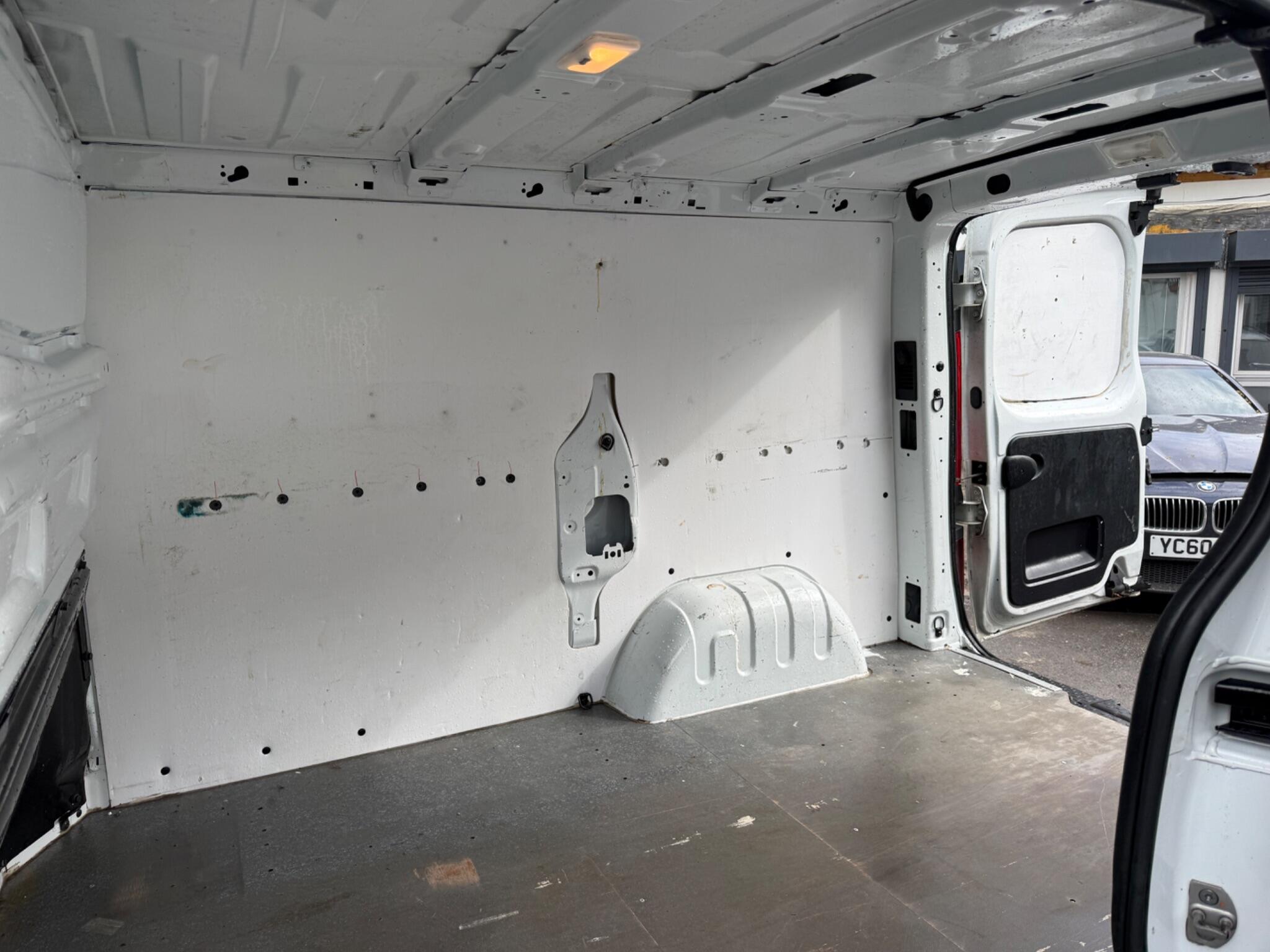 Vauxhall Vivaro - Image 38