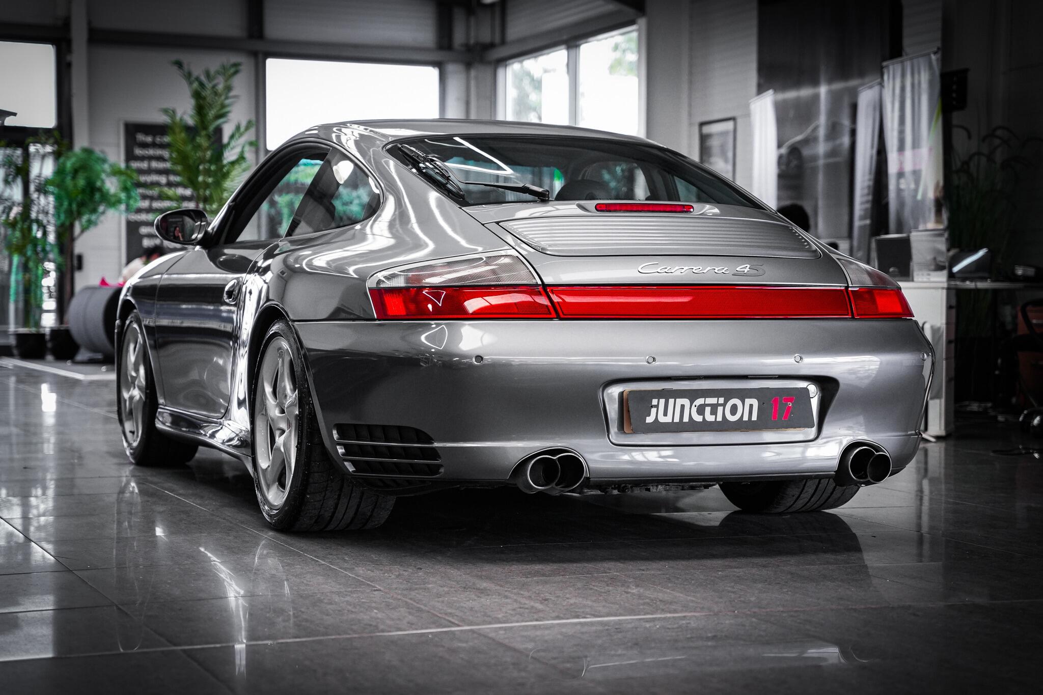 Porsche 911 view 14