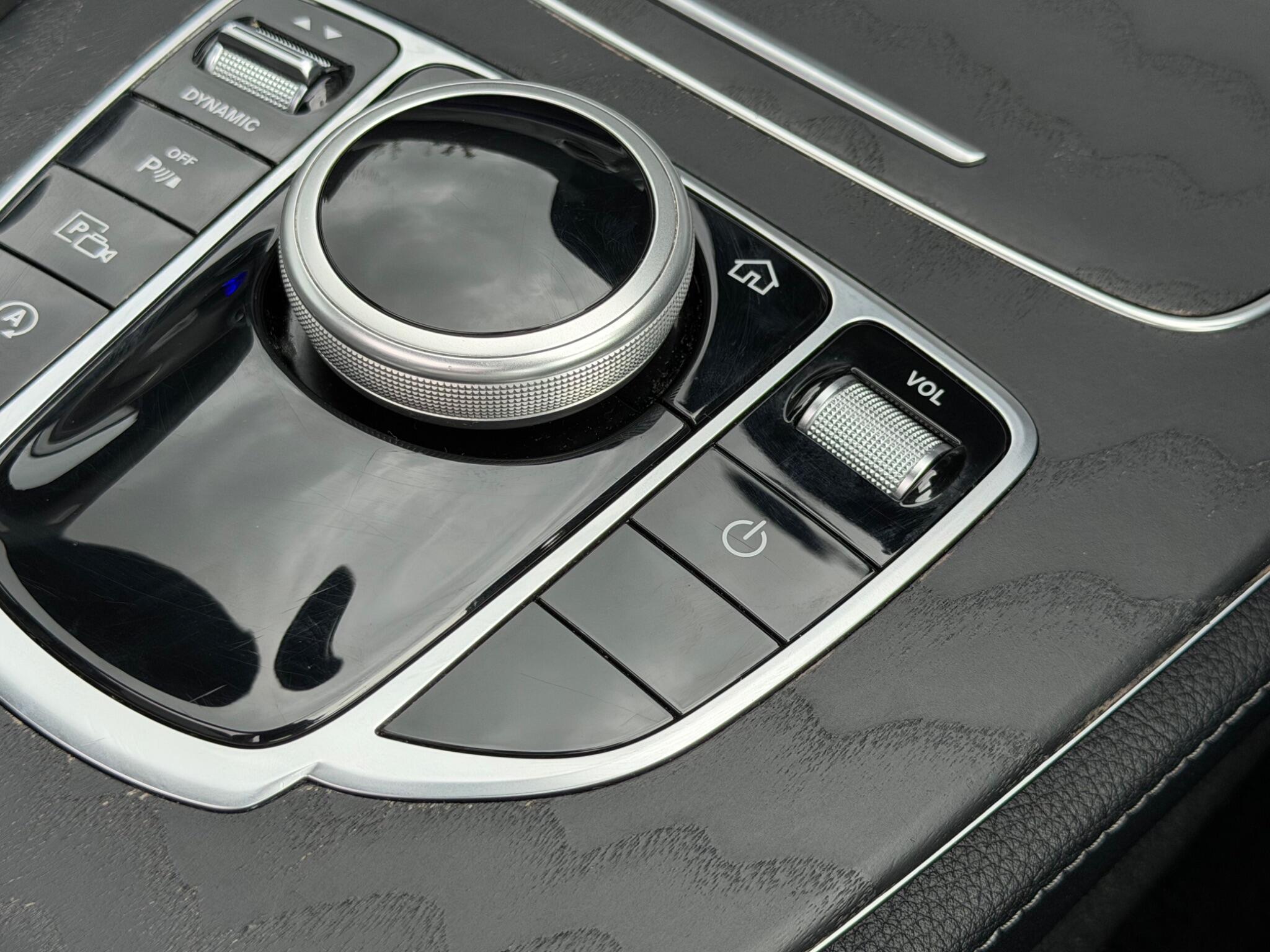 Mercedes-Benz E-Class view 43