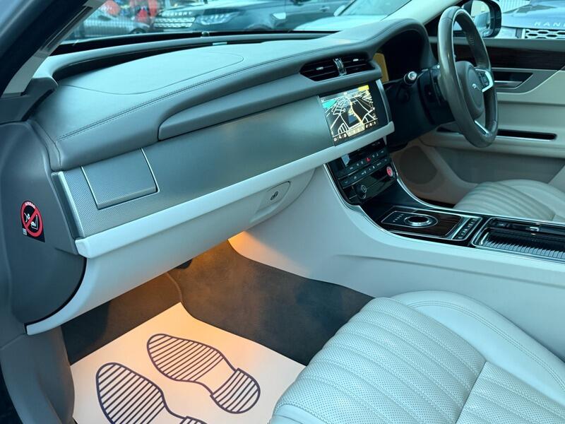 Jaguar XF view 55