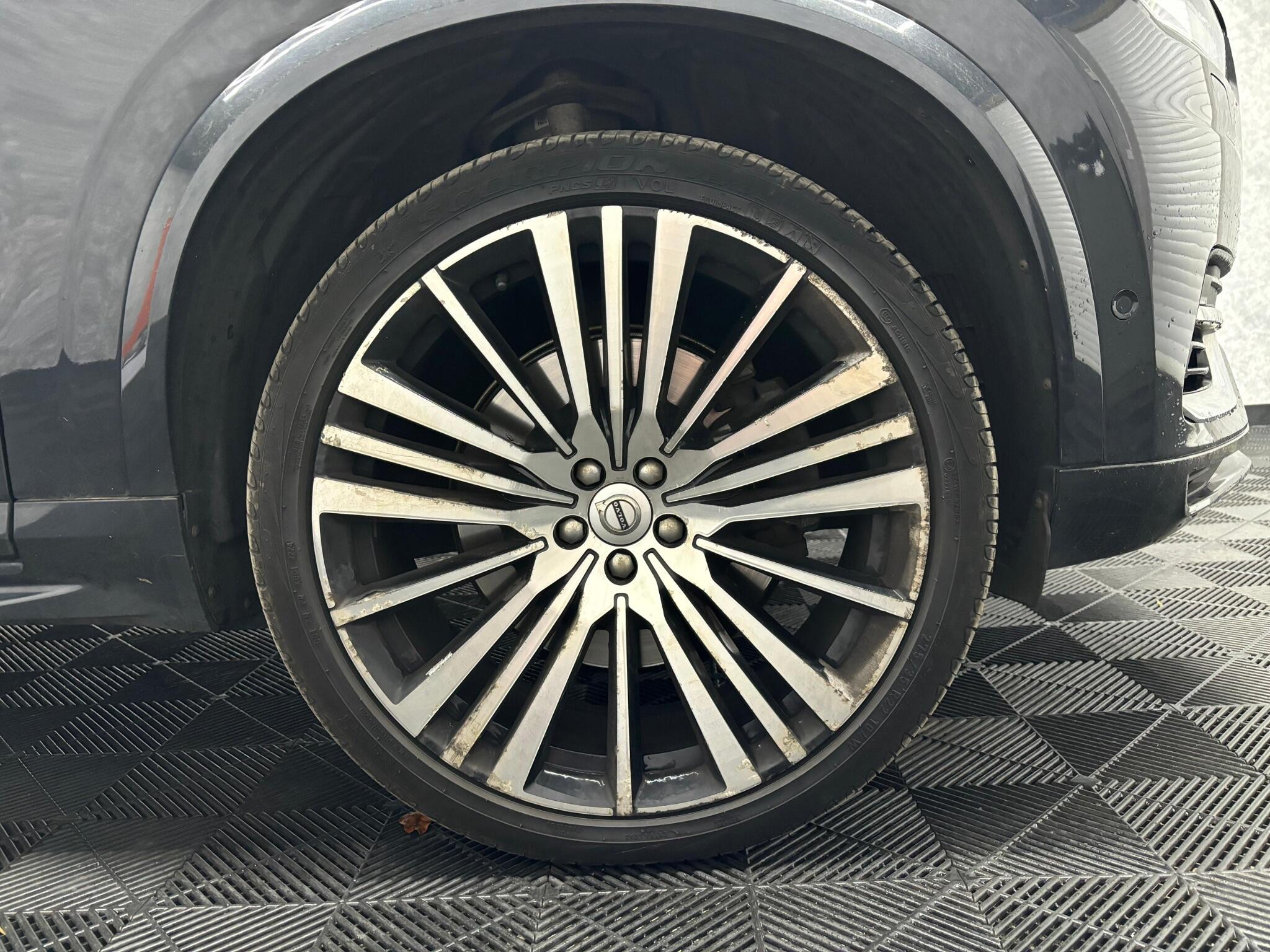 Volvo XC90 view 38