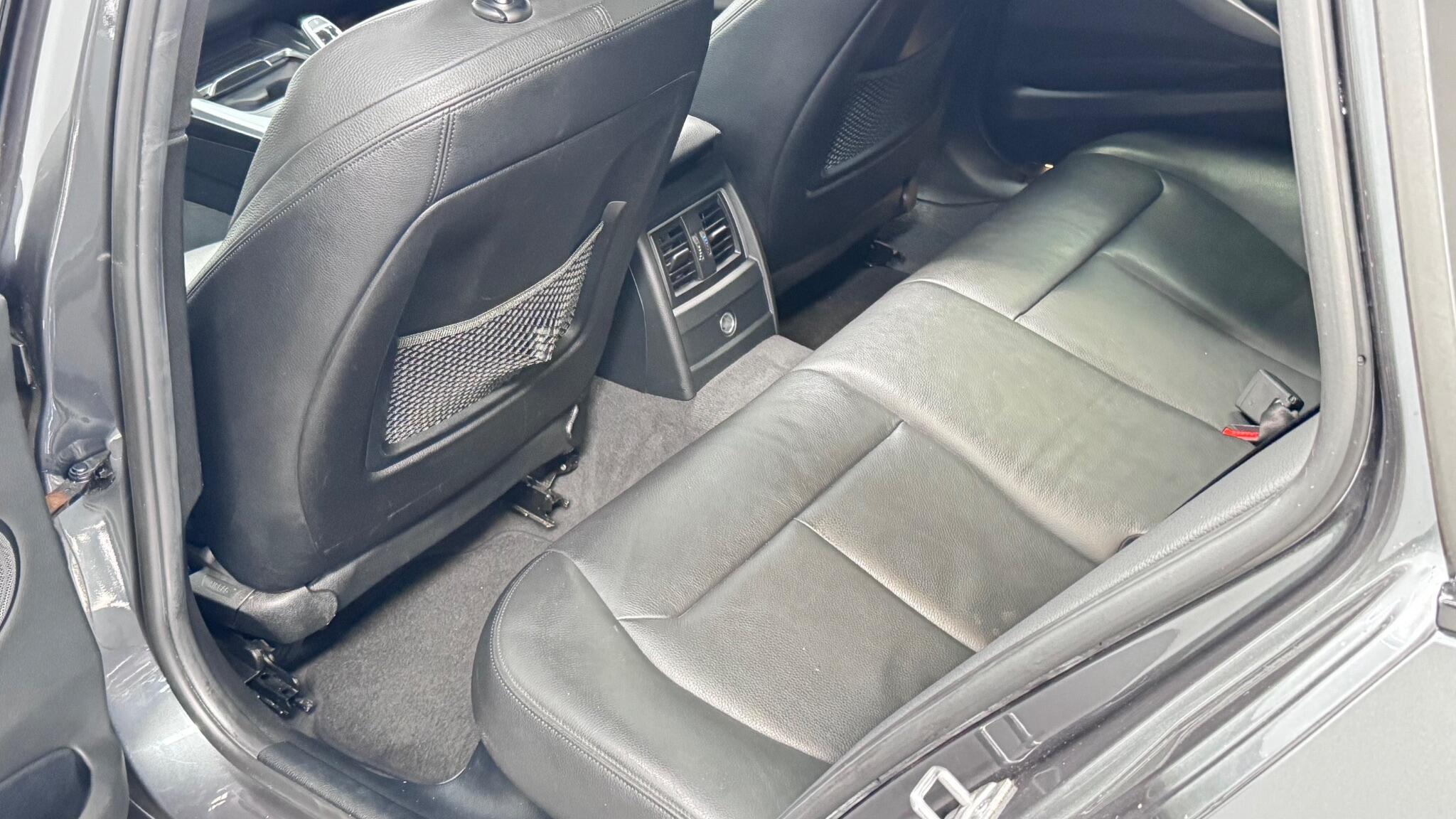 BMW 3 Series view 30