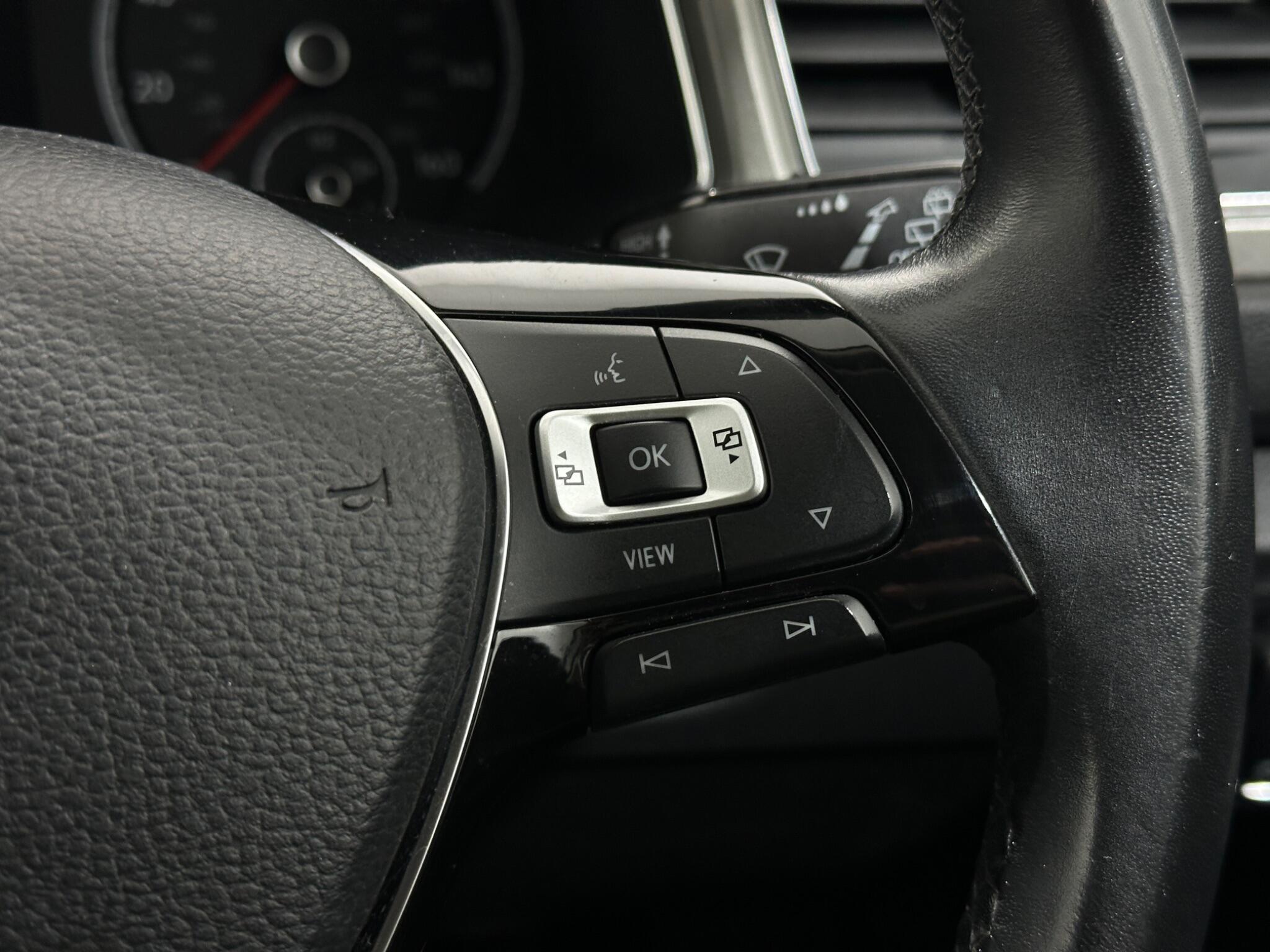 Volkswagen T-Roc view 16