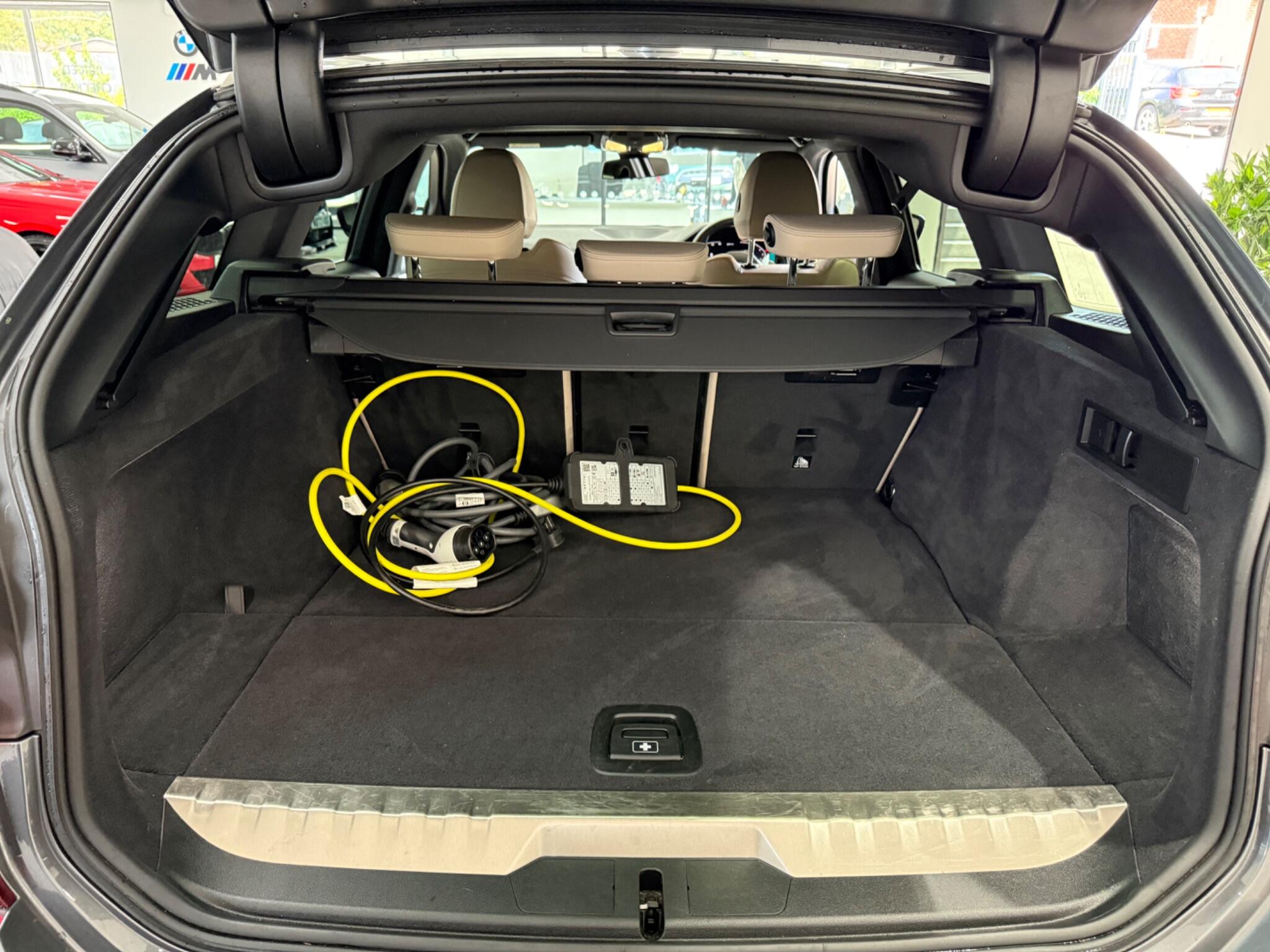 BMW 3 Series view 38