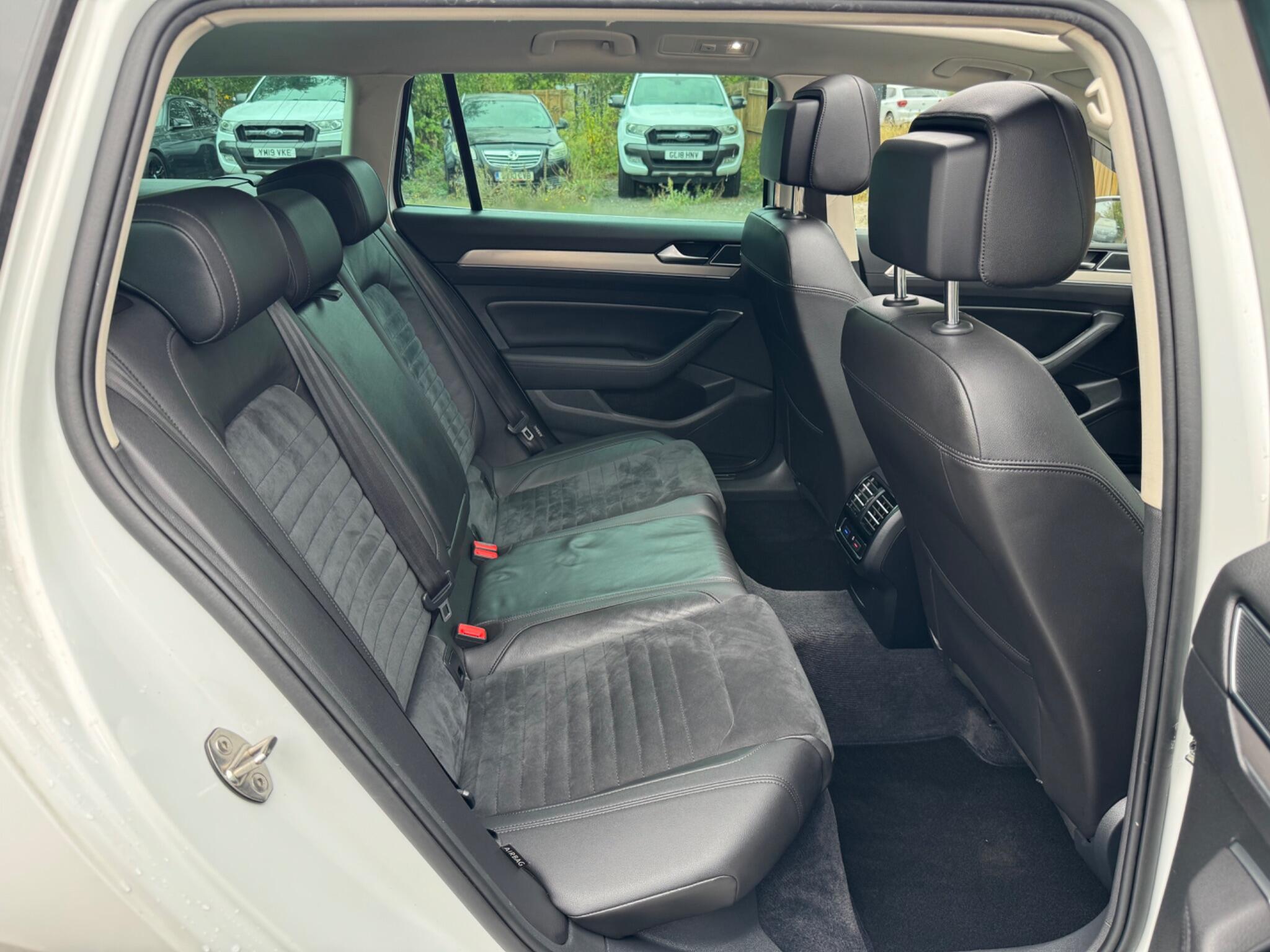 Volkswagen Passat view 30