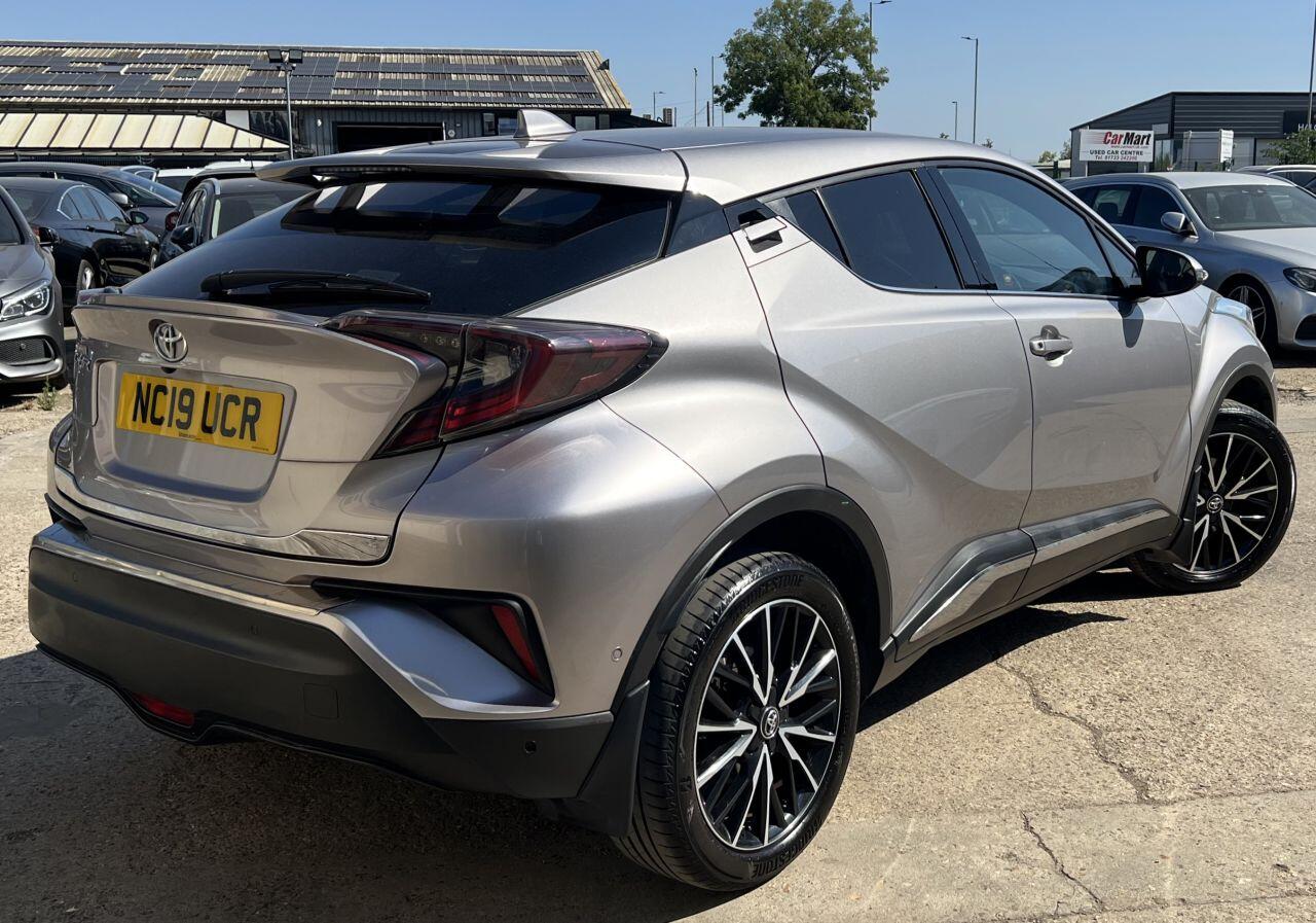 Toyota C-HR view 3