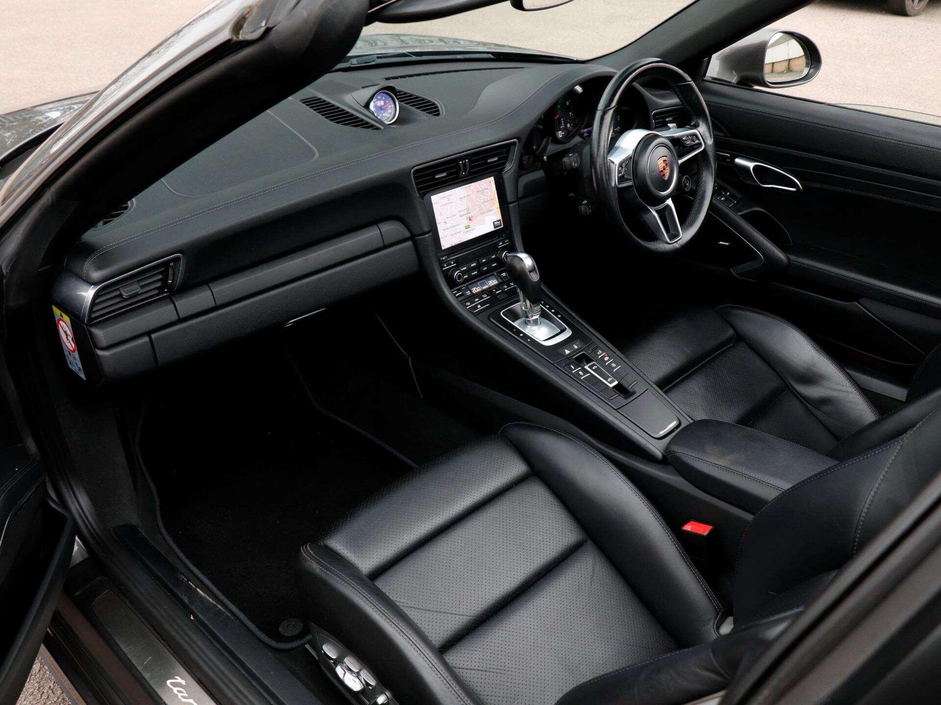 Porsche 911 view 9