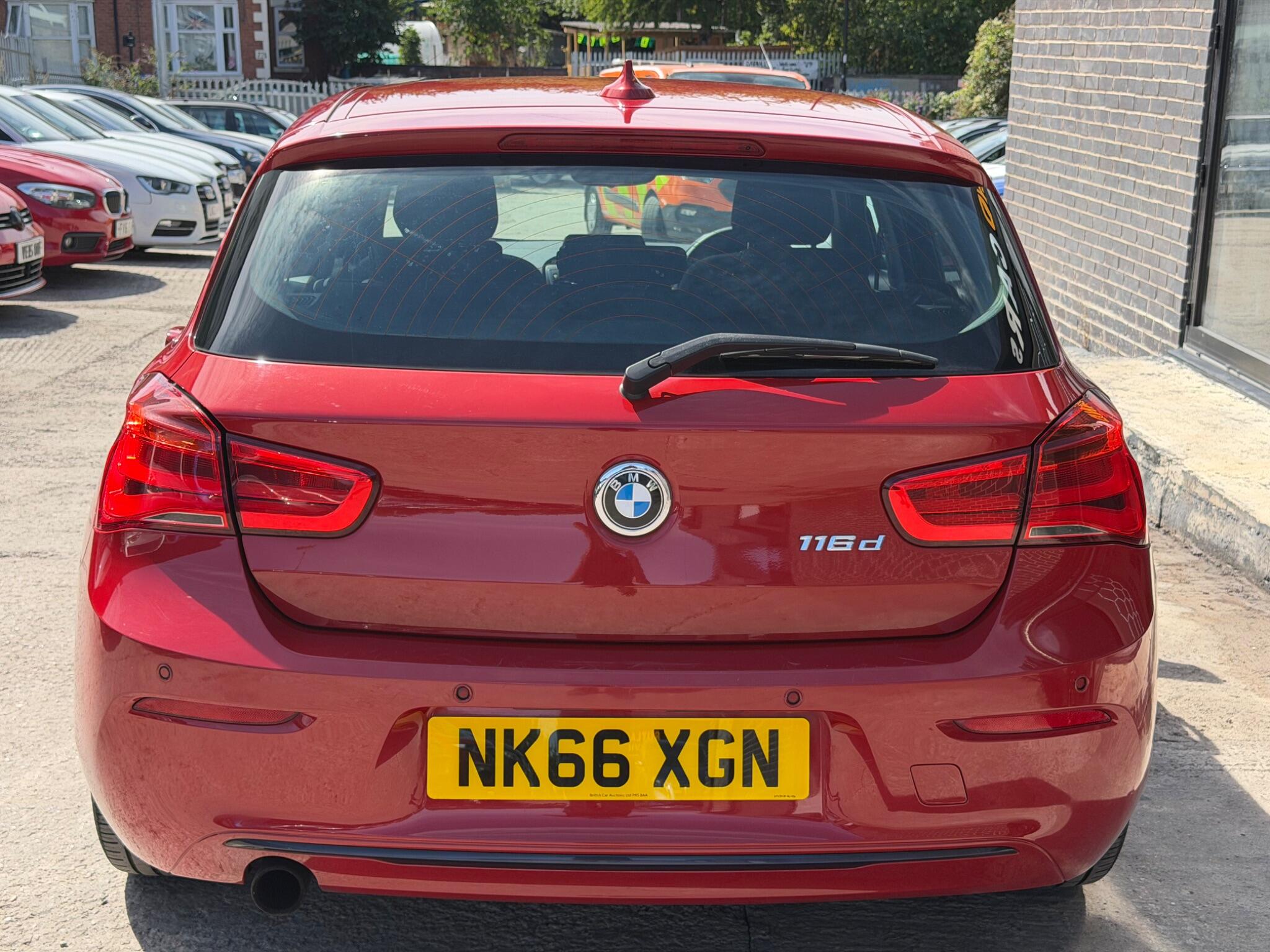 BMW 1 Series view 5